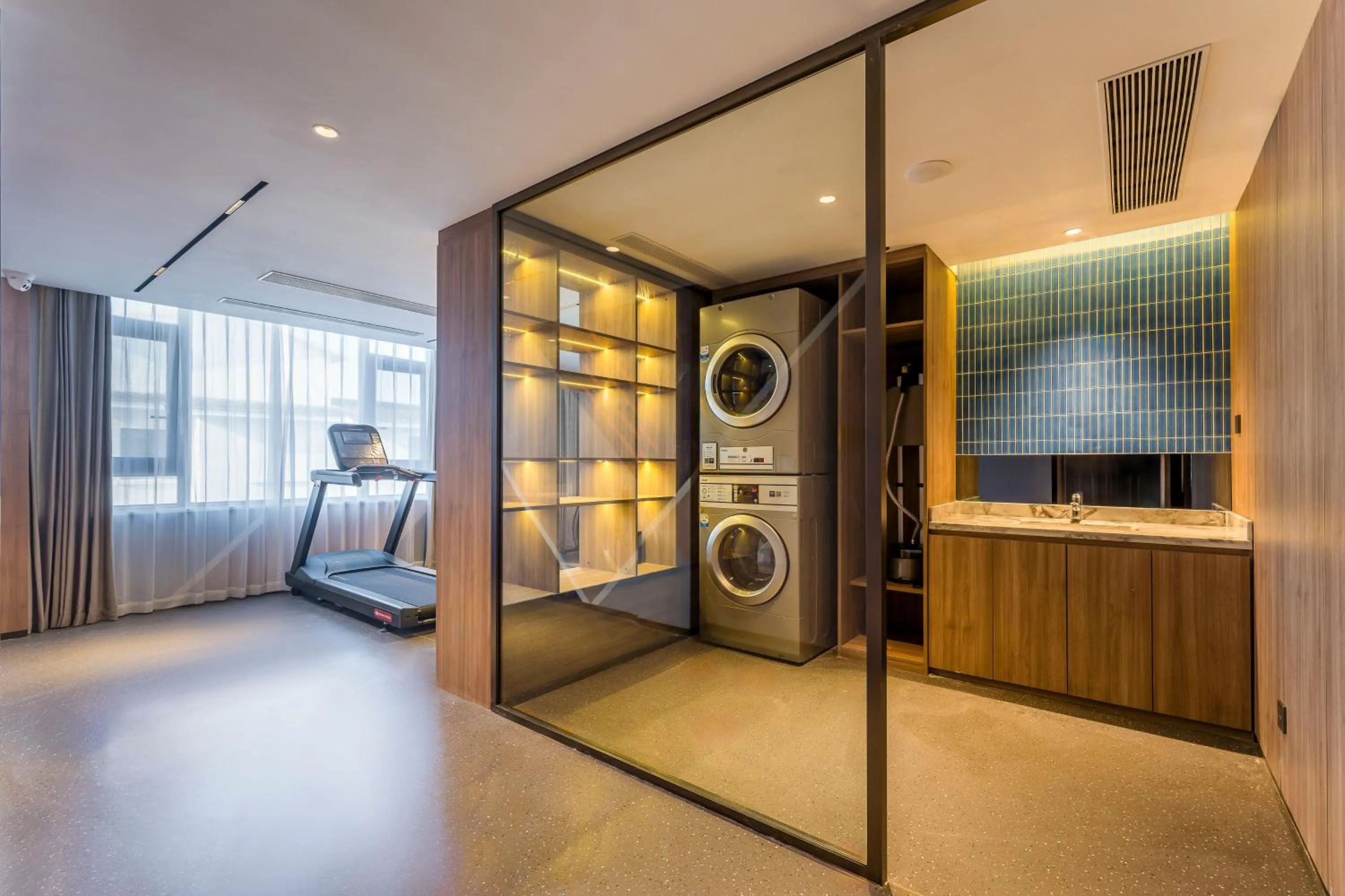 washing machine, Bed in Holiday Inn Express Yuhuan Wetland Park by IHG