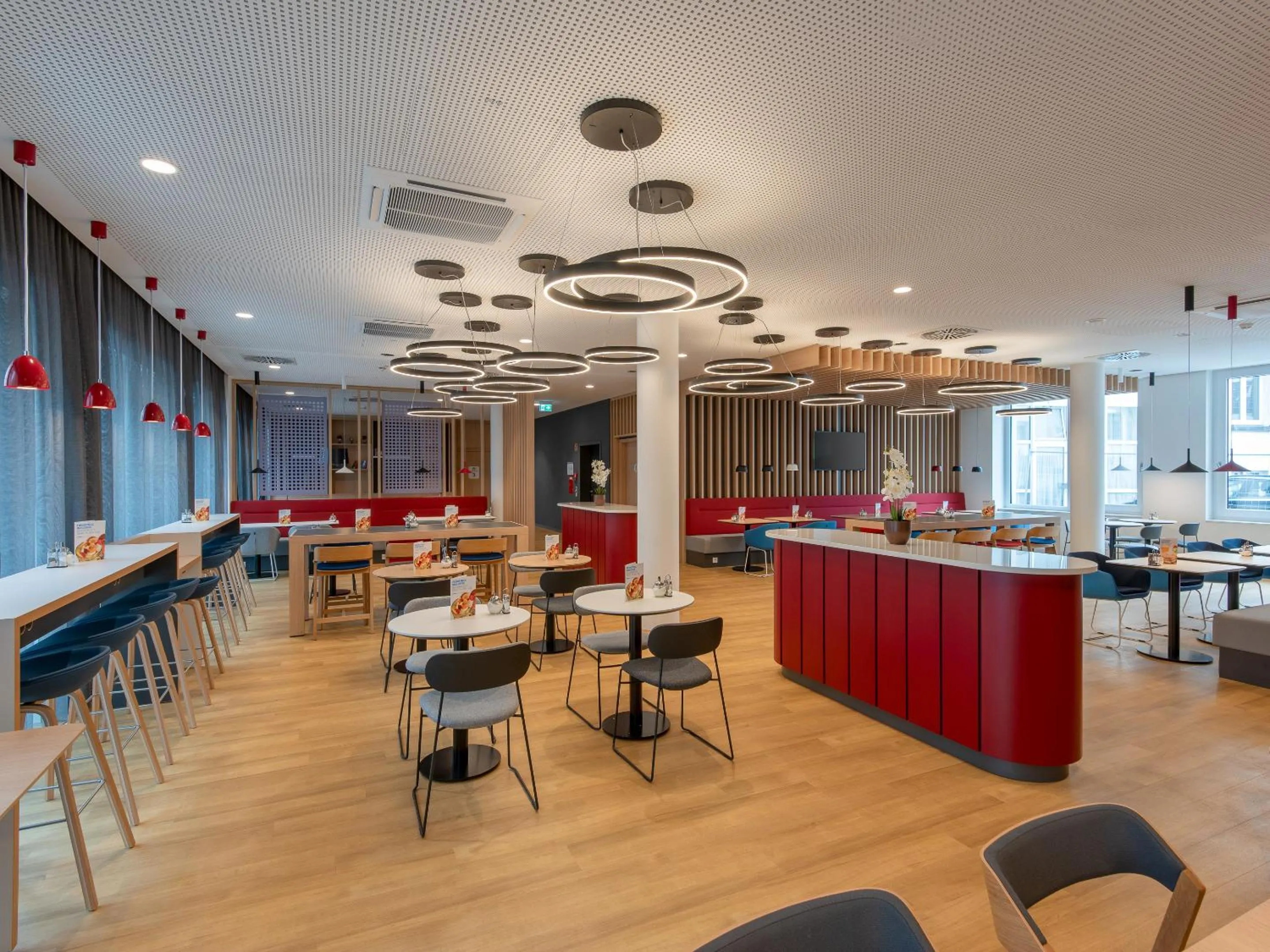 Restaurant/places to eat in Holiday Inn Express Heilbronn by IHG
