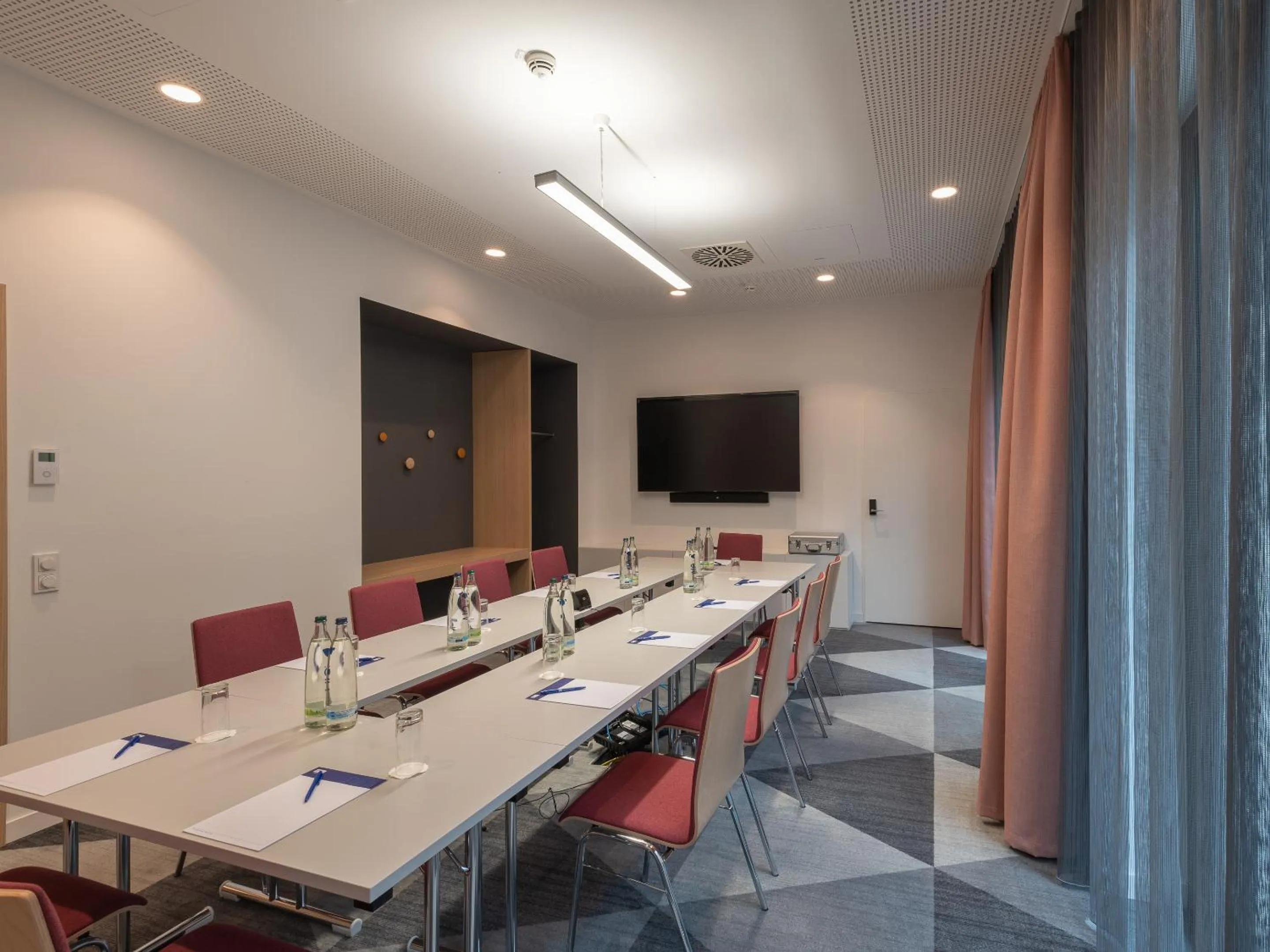 Meeting/conference room in Holiday Inn Express Heilbronn by IHG