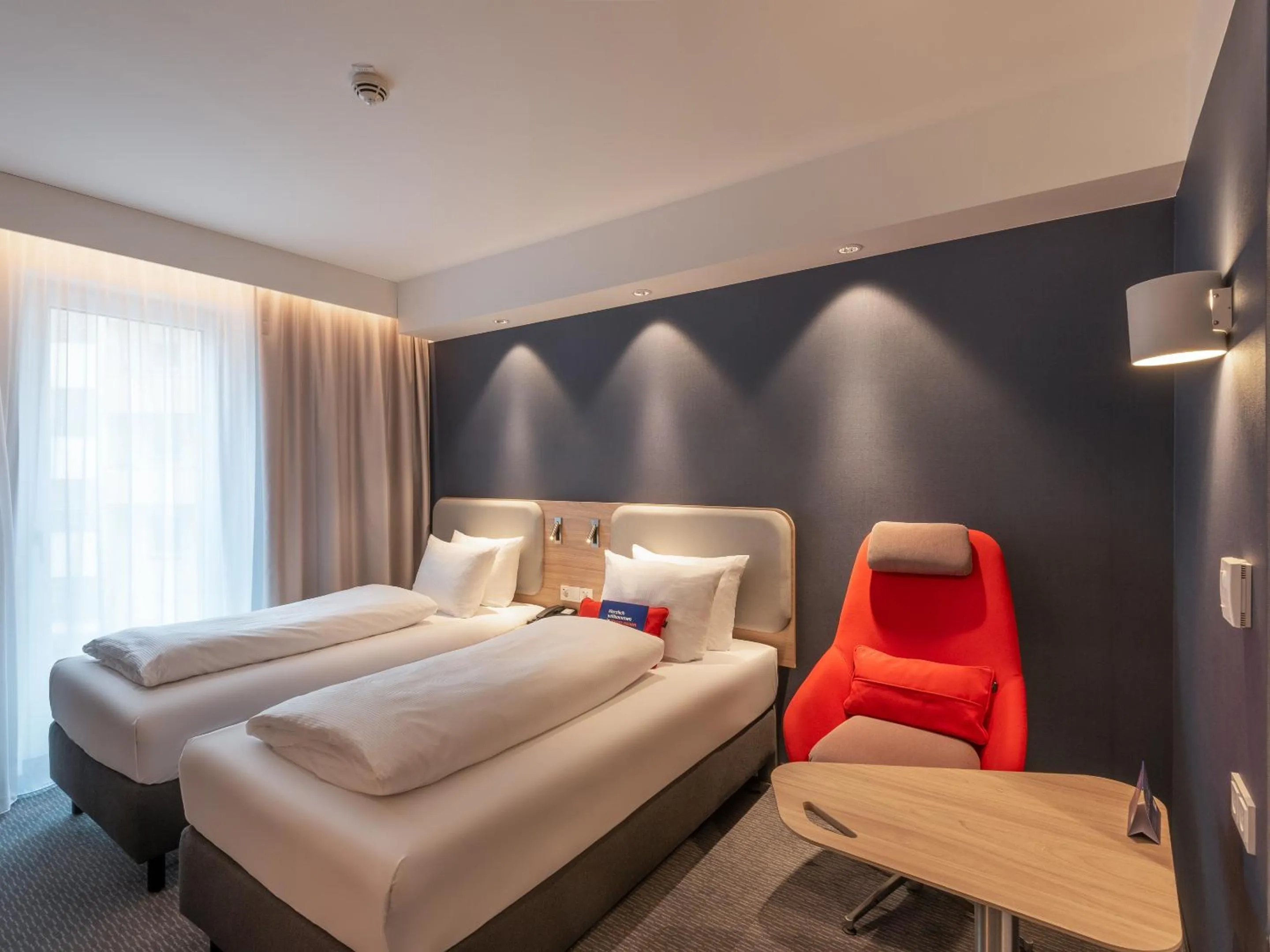 Photo of the whole room, Bed in Holiday Inn Express Heilbronn by IHG
