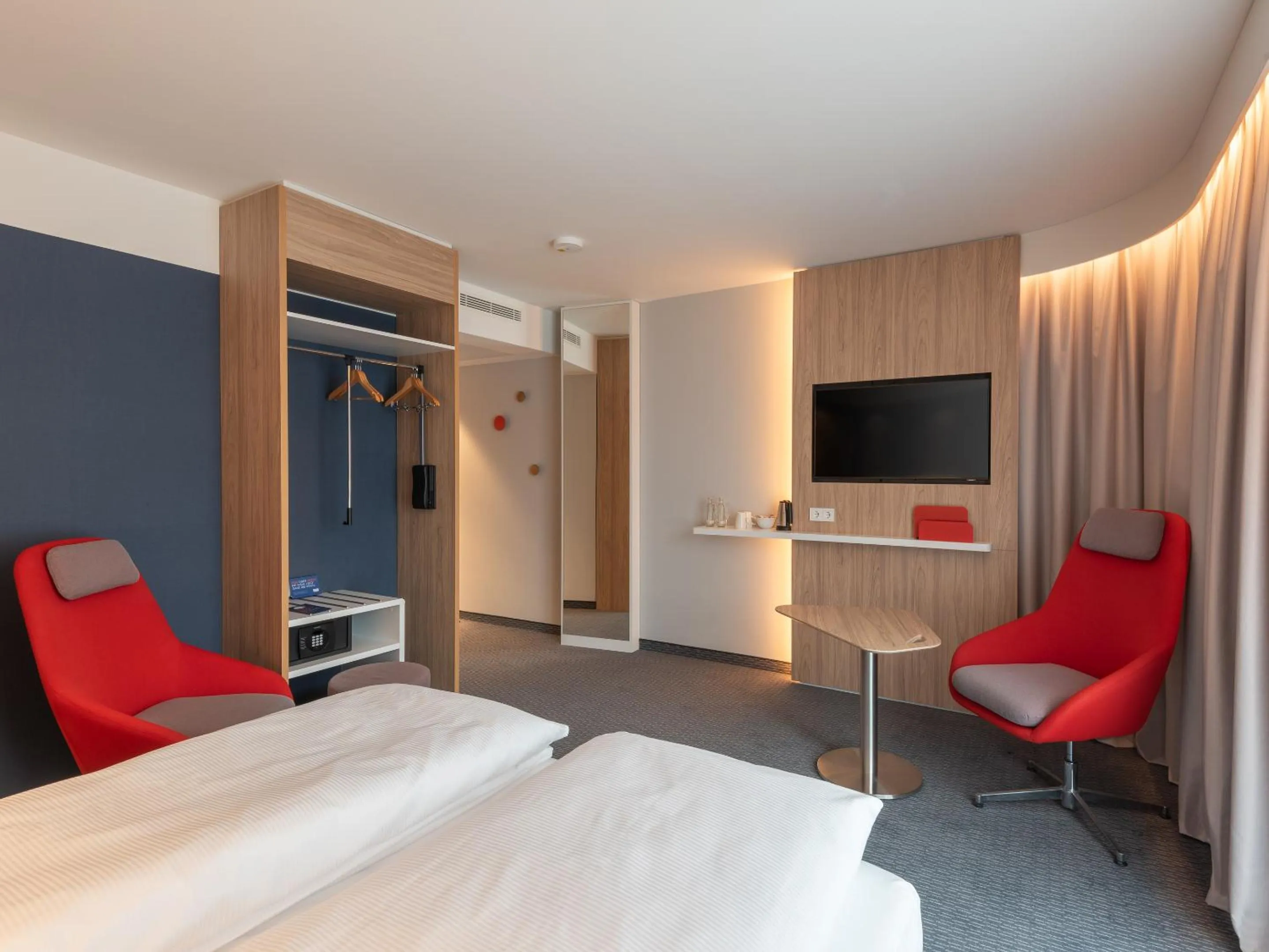 acessibility, Bed in Holiday Inn Express Heilbronn by IHG