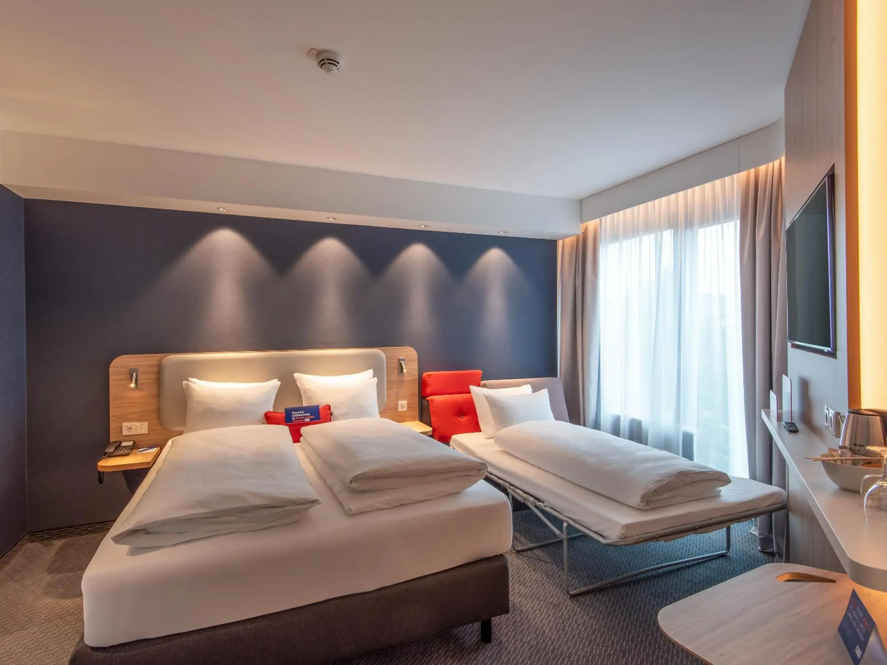 Standard Queen Room with Sofa Bed - Non-Smoking in Holiday Inn Express Heilbronn by IHG Standard Queen Room with Sofa Bed - Non-Smoking in Holiday Inn Express Heilbronn by IHG