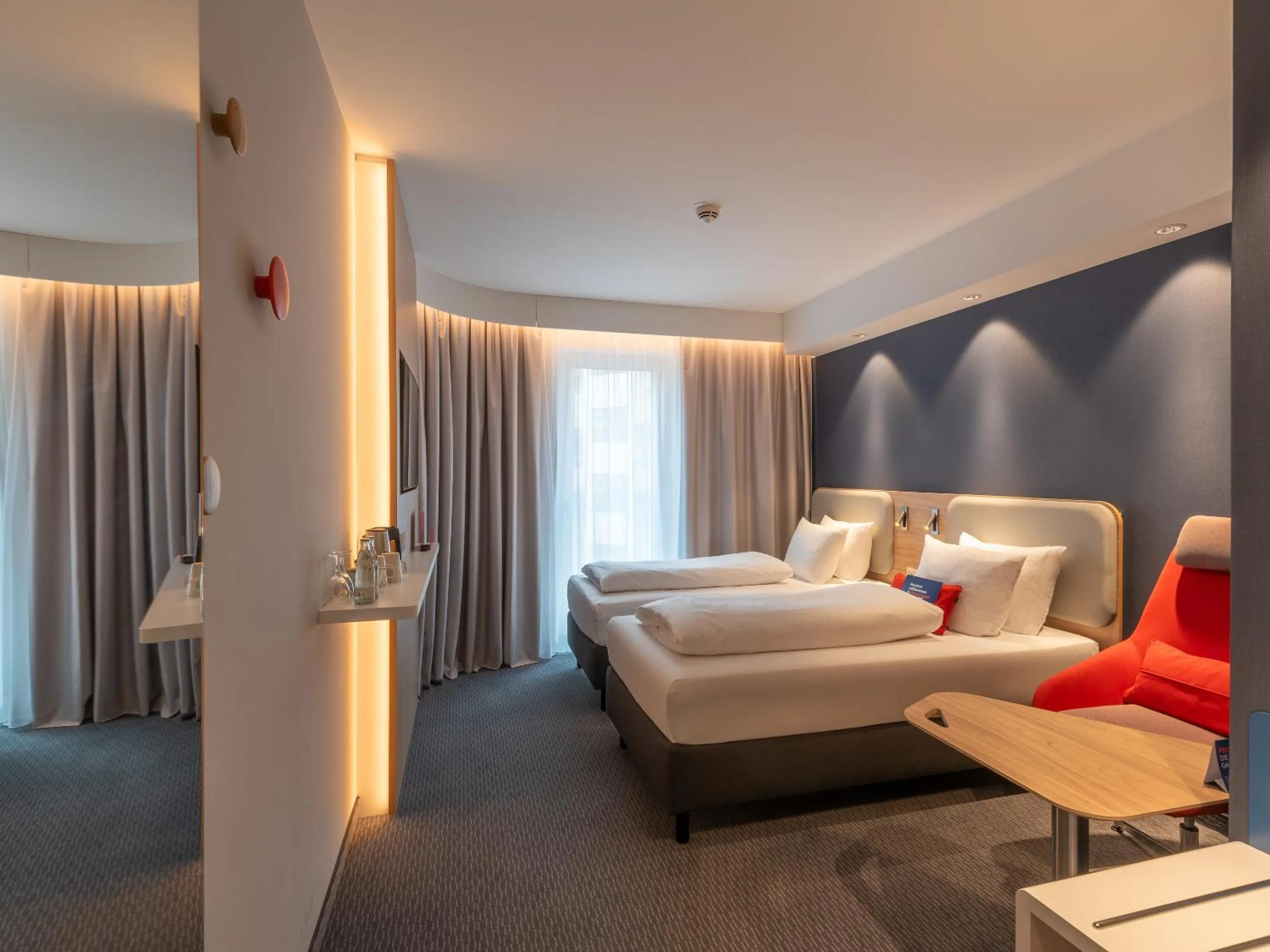 Photo of the whole room, Bed in Holiday Inn Express Heilbronn by IHG