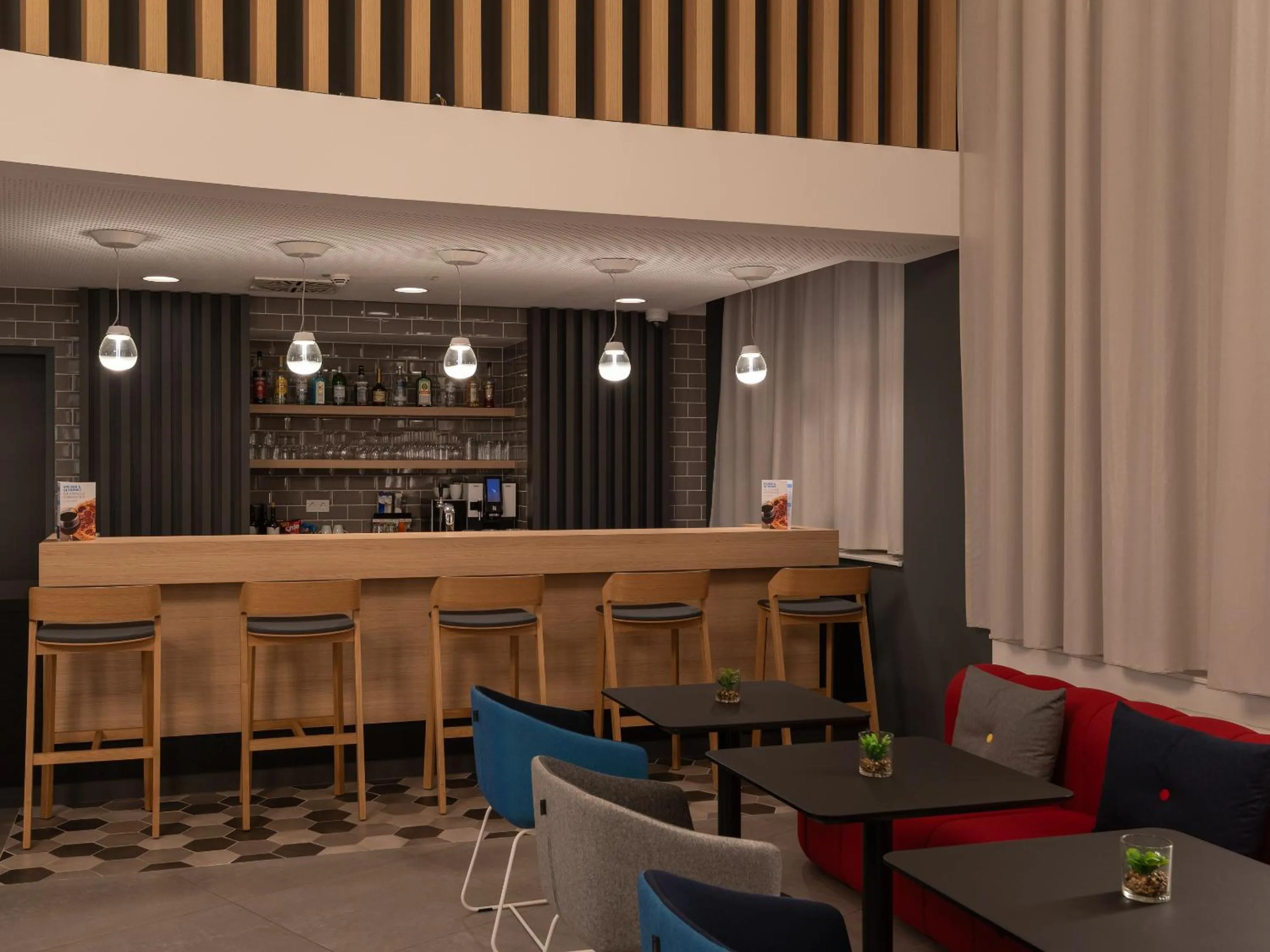 Lounge or bar in Holiday Inn Express Heilbronn by IHG
