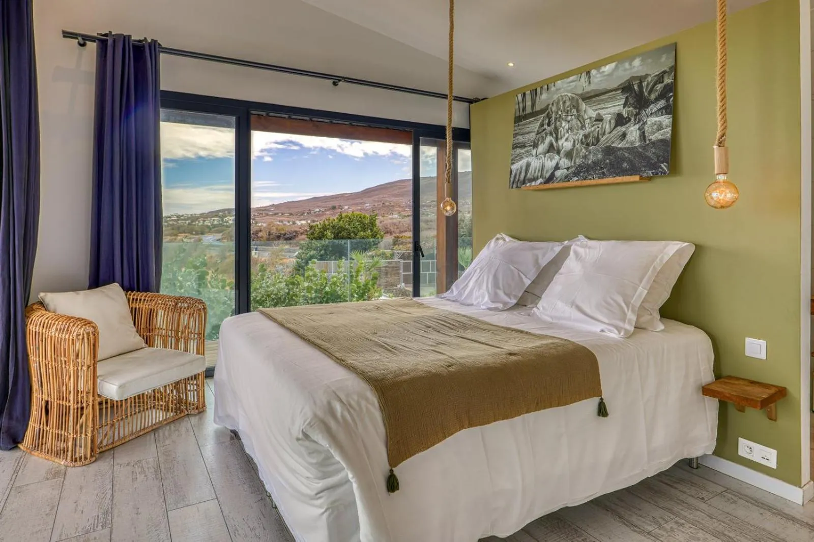 View (from property/room), Bed in Le Moma by the ocean