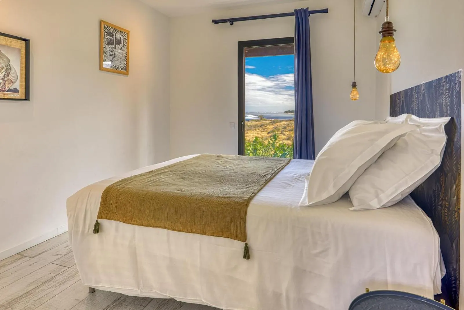 View (from property/room), Bed in Le Moma by the ocean