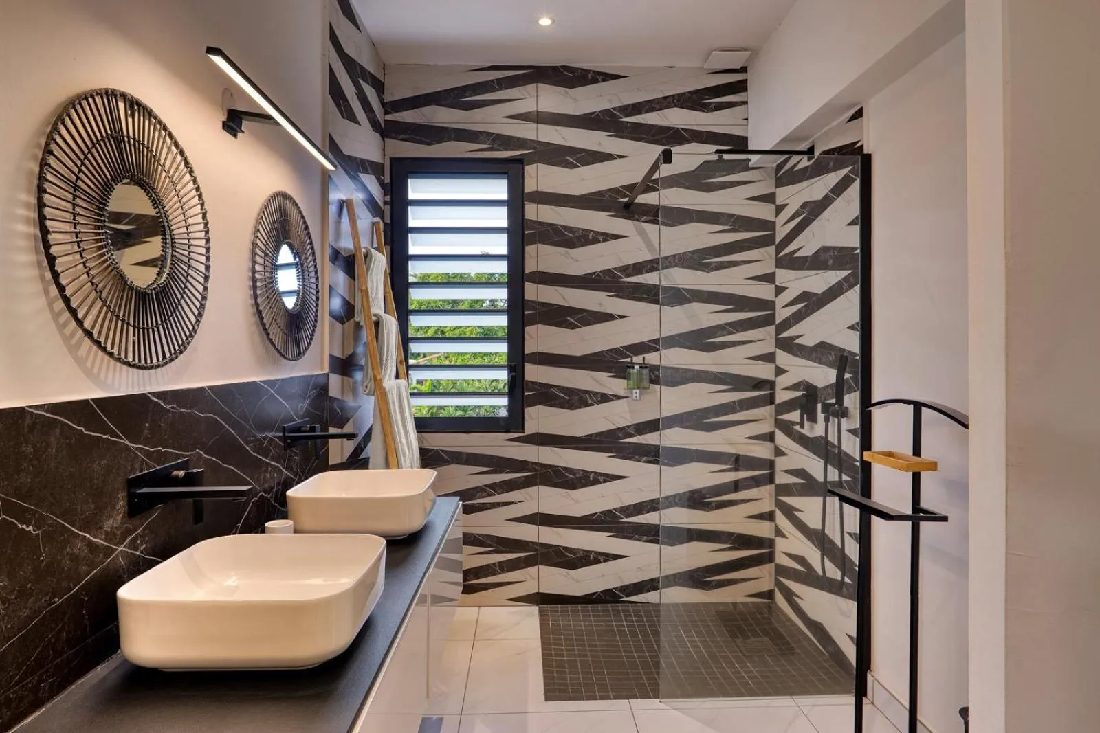 Shower in Le Moma by the ocean