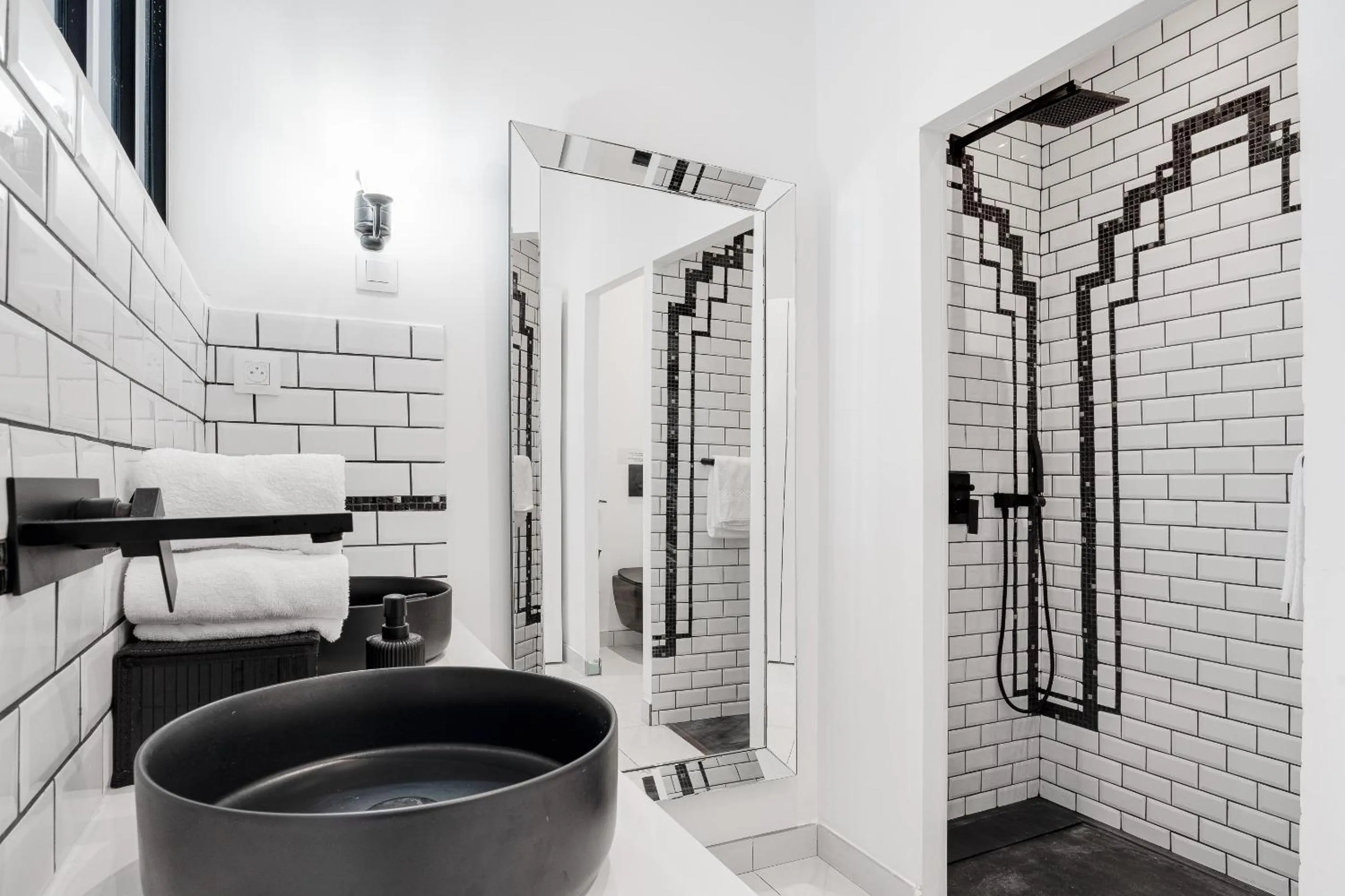 Shower in Le Moma by the ocean