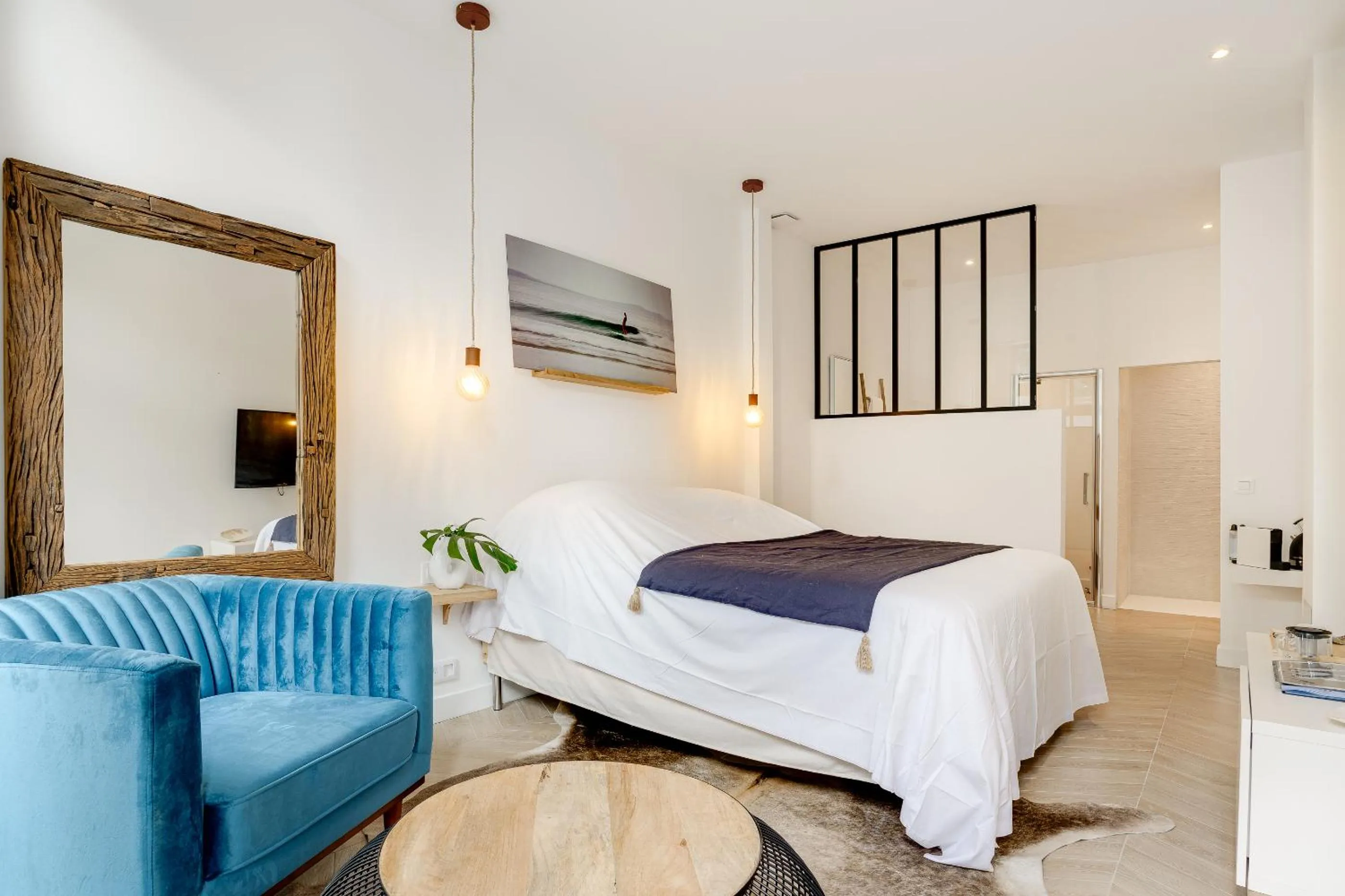 Bed in Le Moma by the ocean