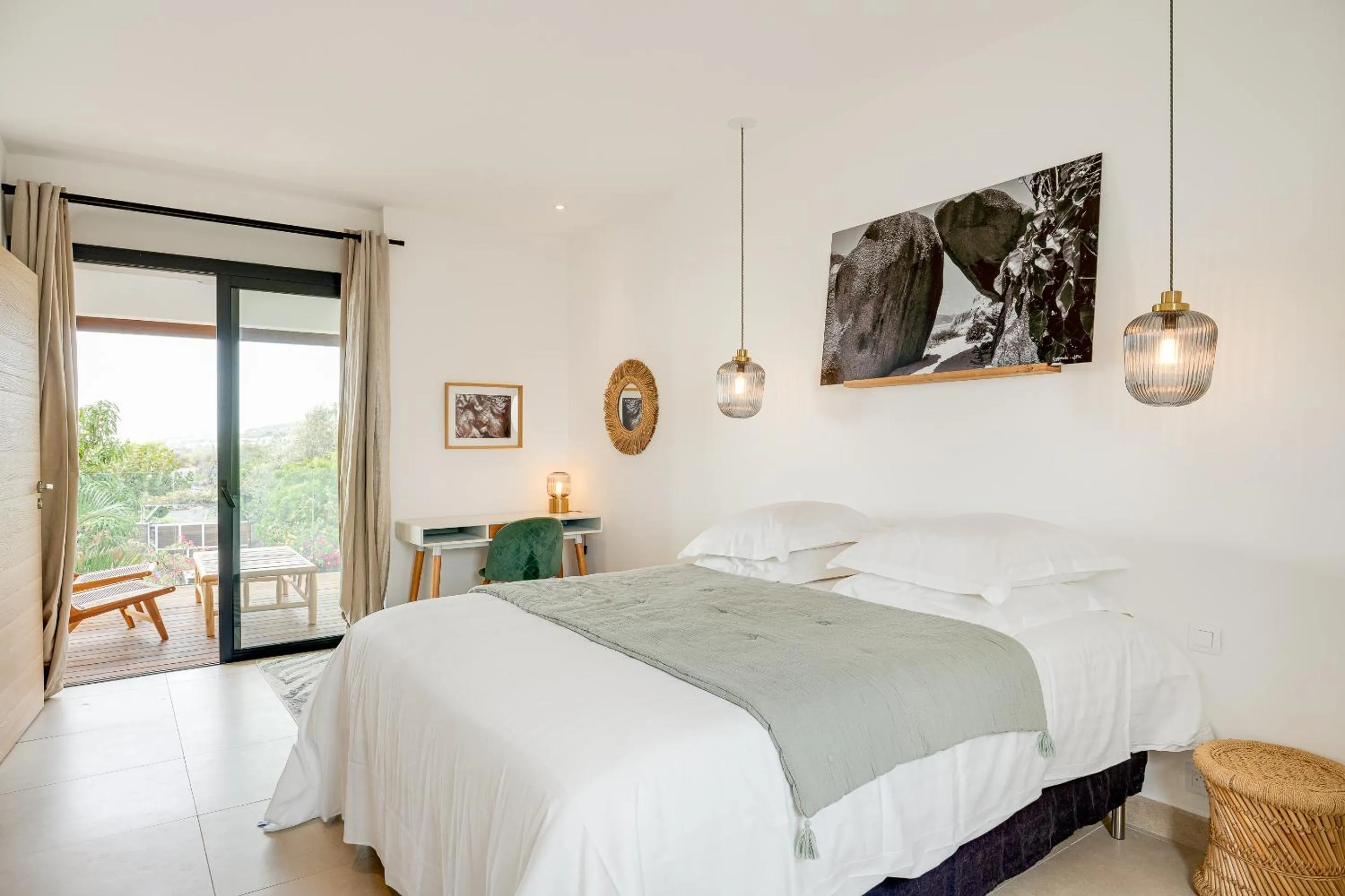 Bed in Le Moma by the ocean