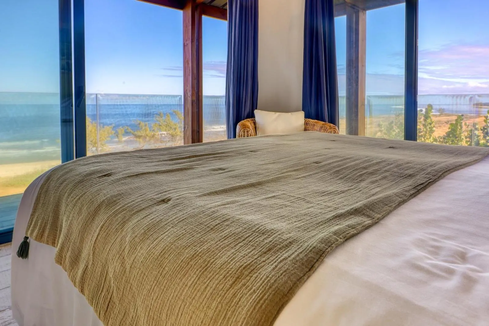 View (from property/room), Bed in Le Moma by the ocean