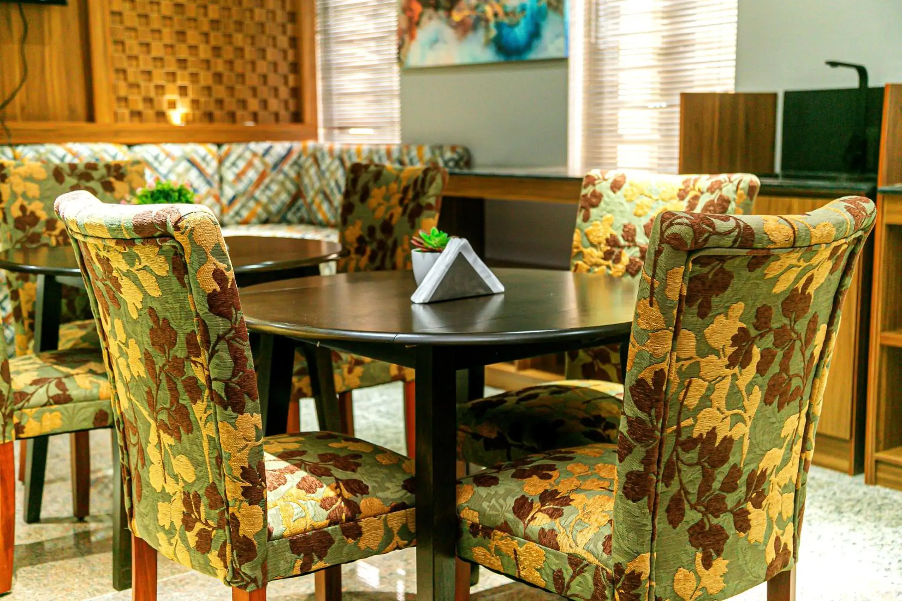 Restaurant/places to eat in Fragrance Apartments and Suites Restaurant/places to eat in Fragrance Apartments and Suites