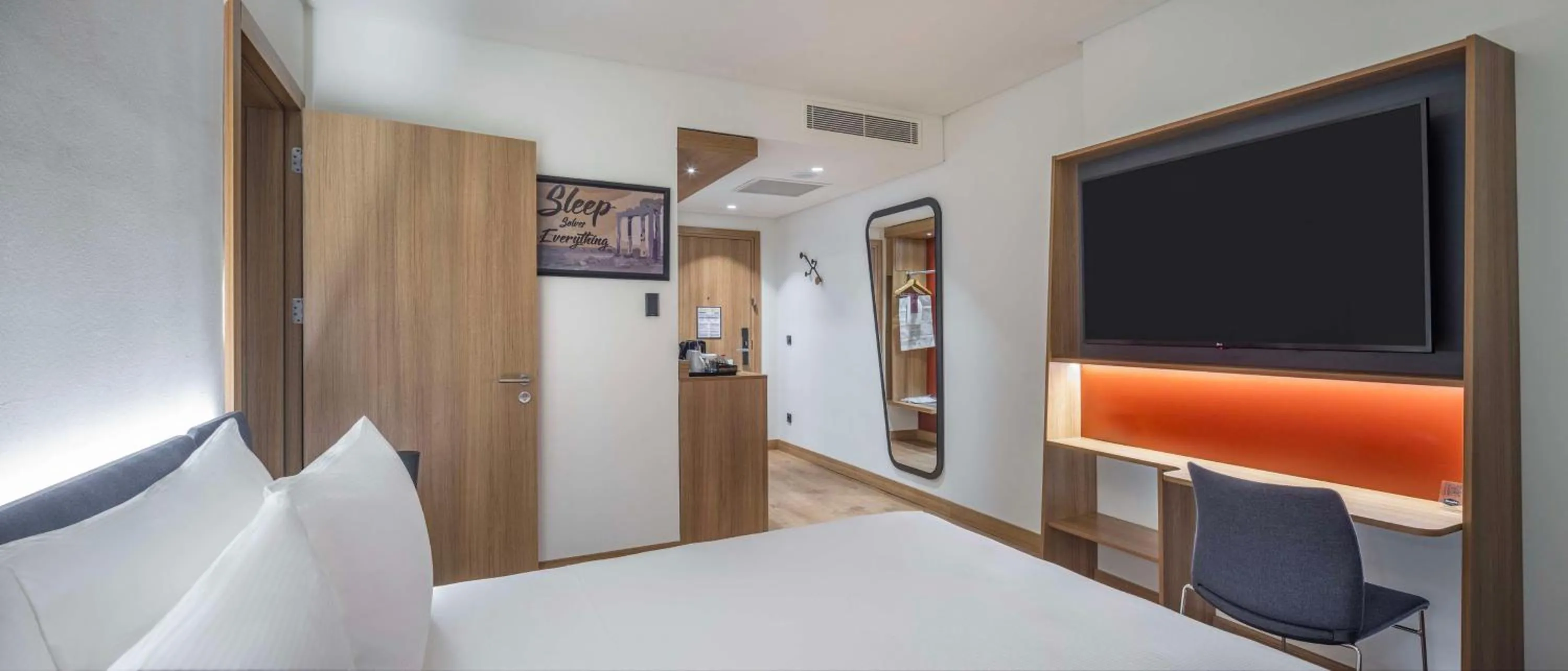 Bedroom, Bed in Hampton by Hilton Antalya Airport