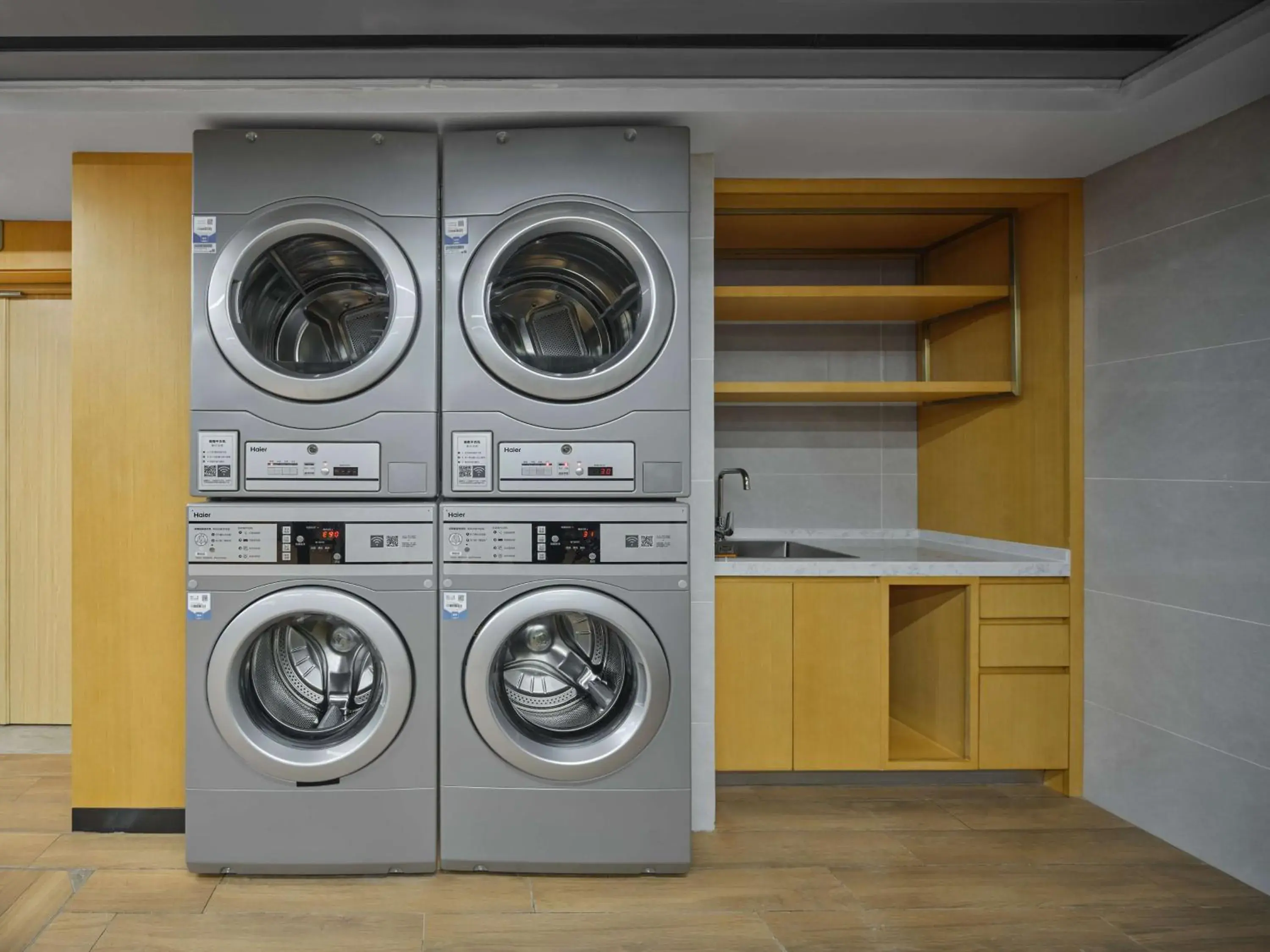 Property building in Hilton Garden Inn Kunming Dianchi Property building in Hilton Garden Inn Kunming Dianchi