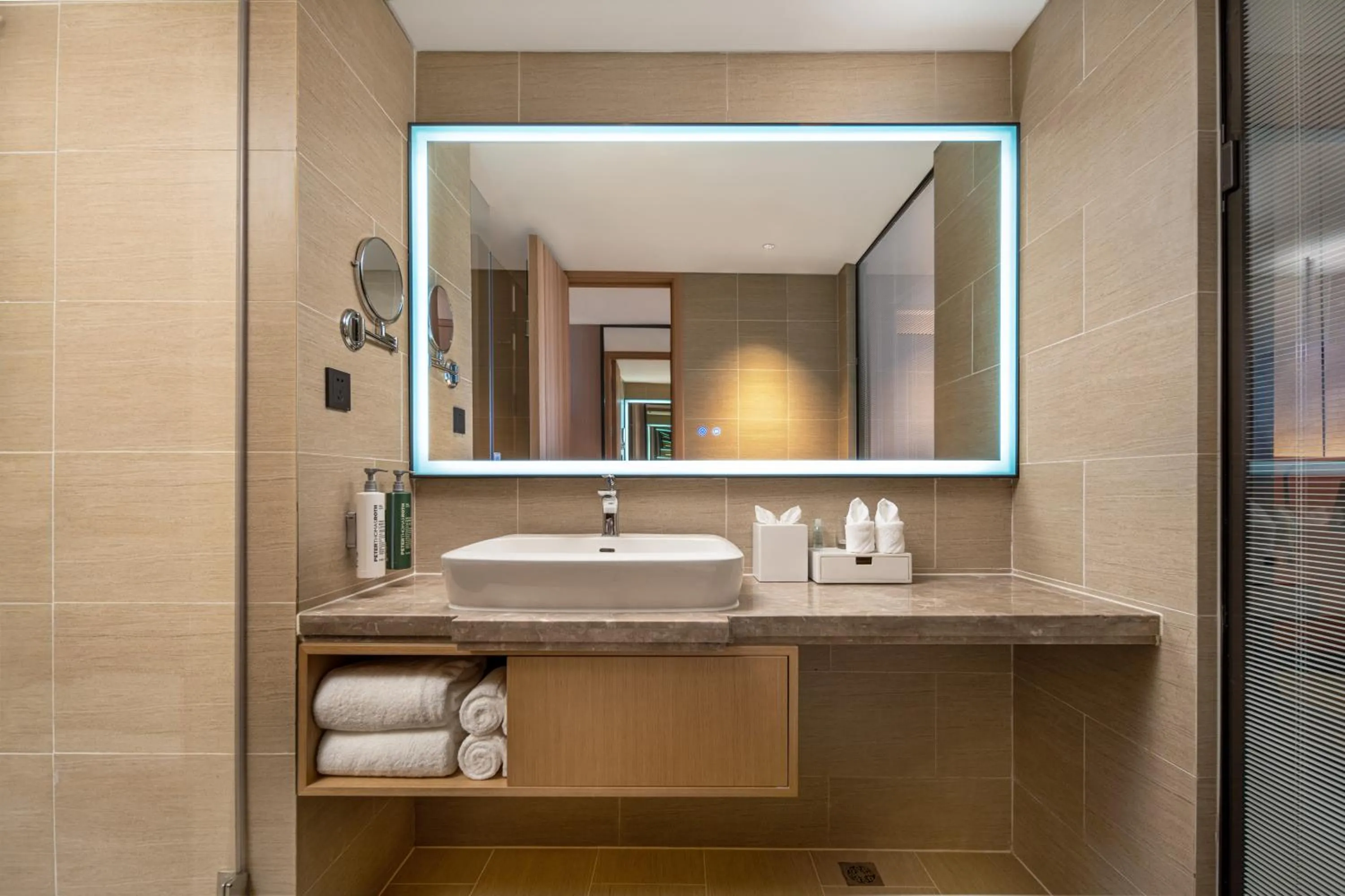 Shower in Hilton Garden Inn Nantong Haohe Scenic Area