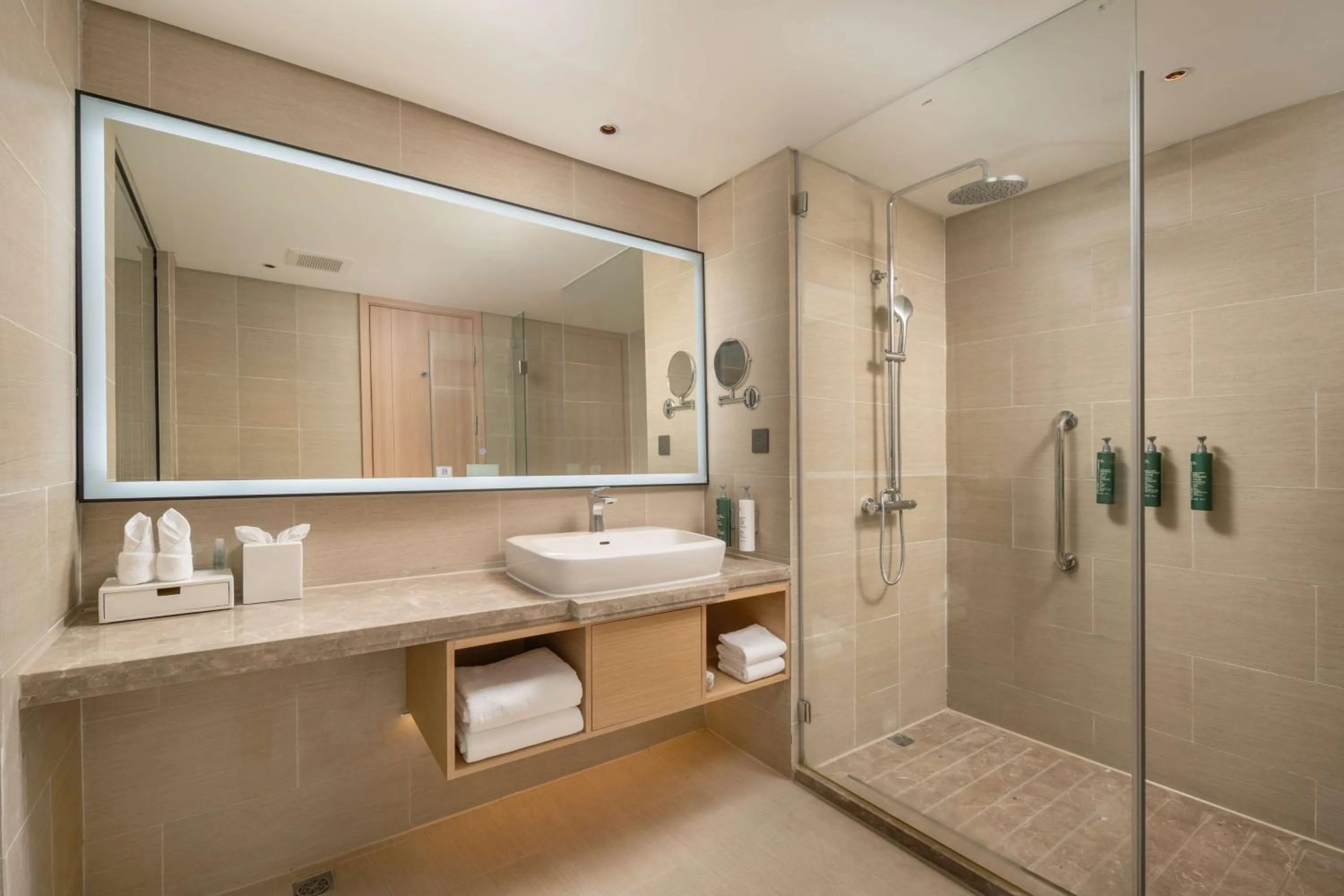 Bathroom in Hilton Garden Inn Nantong Haohe Scenic Area