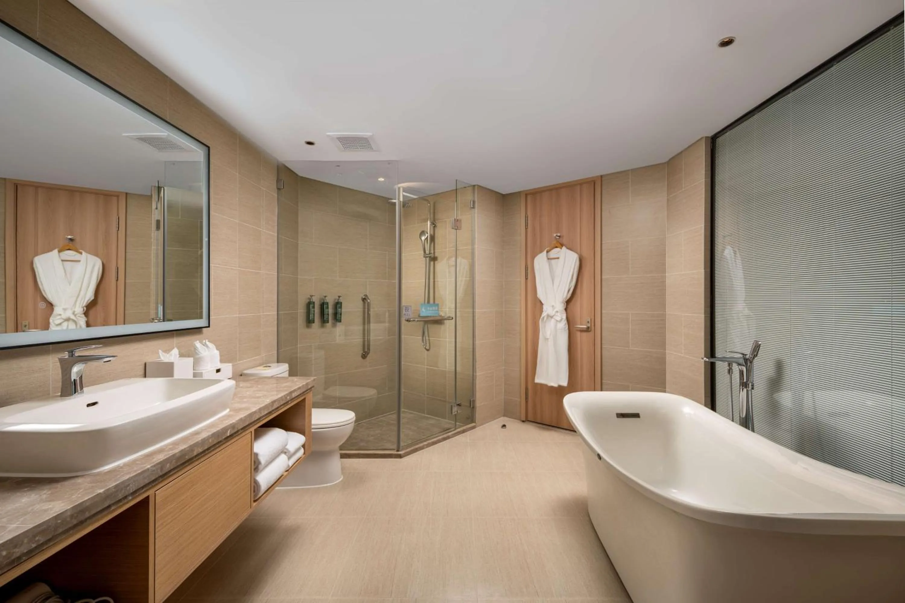 Bathroom in Hilton Garden Inn Nantong Haohe Scenic Area