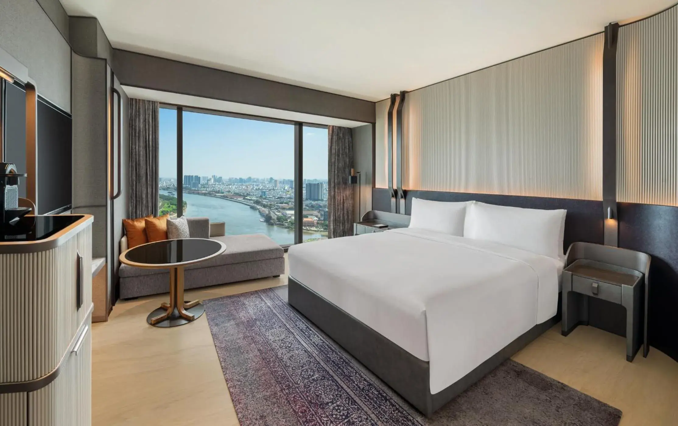 Executive King Room in Hilton Saigon Executive King Room in Hilton Saigon