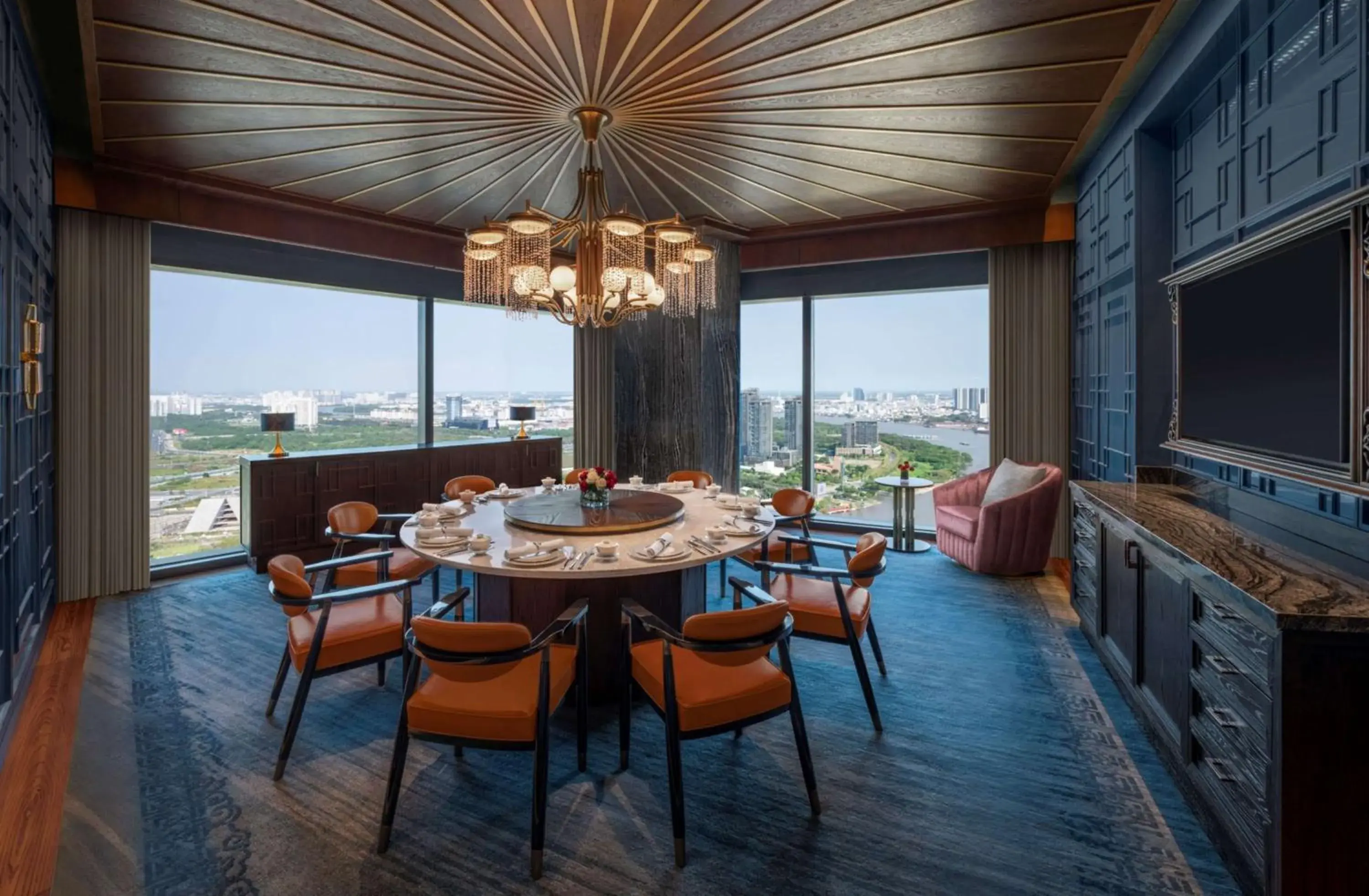 Restaurant/places to eat in Hilton Saigon Restaurant/places to eat in Hilton Saigon