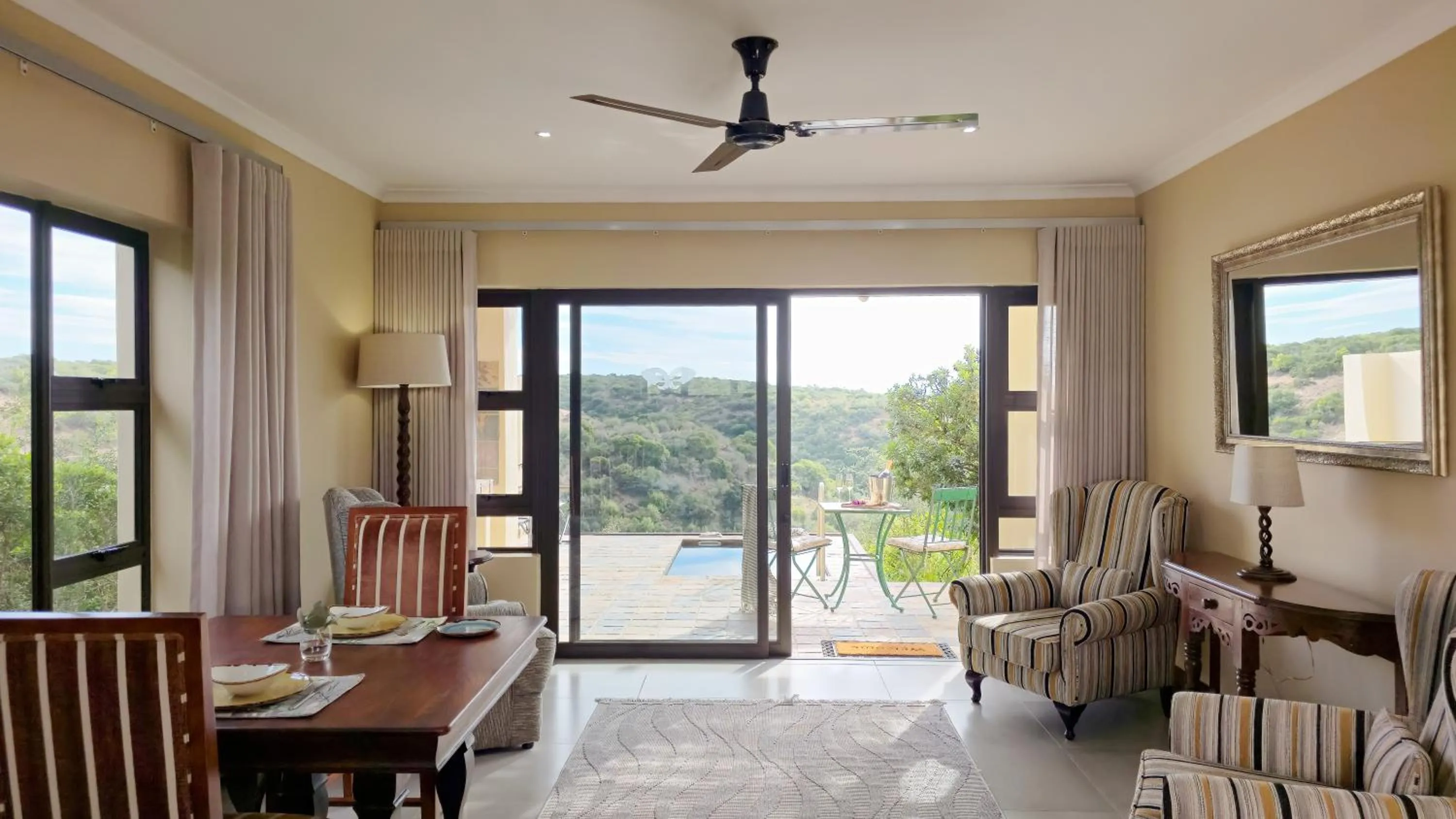 Patio in Hitgeheim Garden Cottages