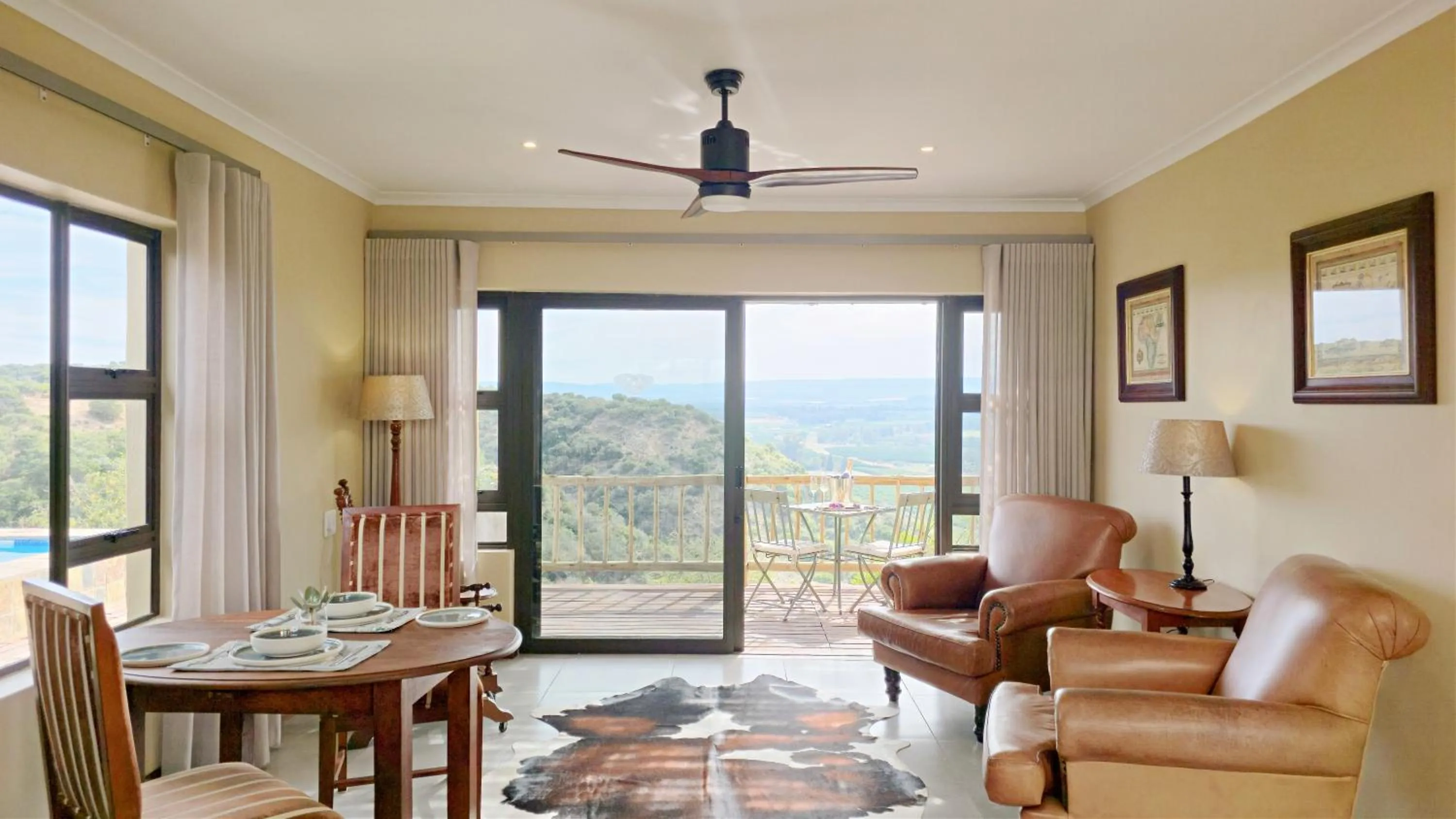 Seating area in Hitgeheim Garden Cottages