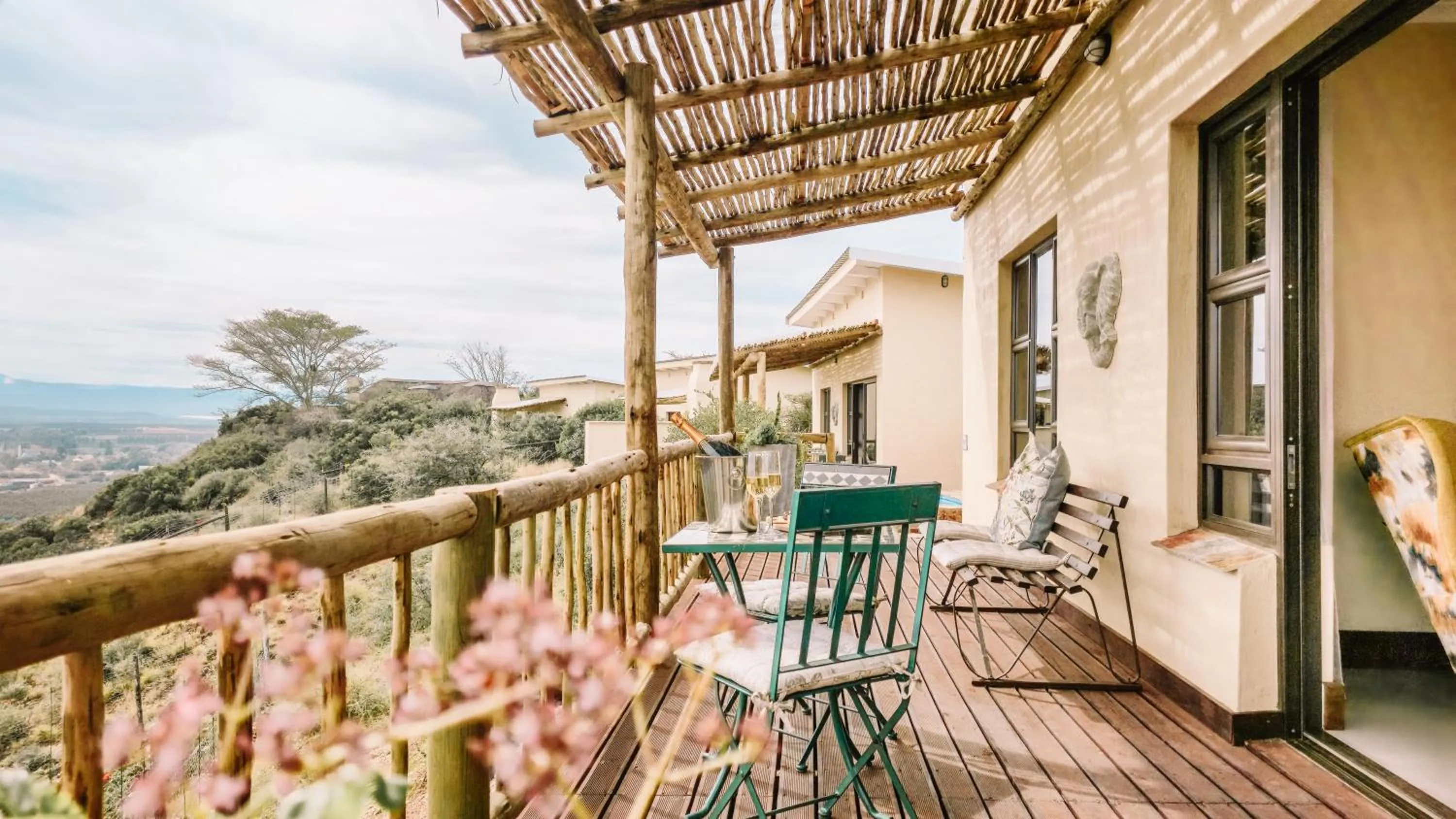 Balcony/Terrace in Hitgeheim Garden Cottages