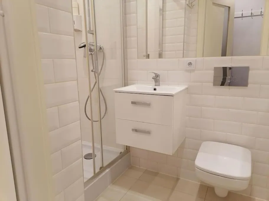 Shower in CityCenter NOWY ŚWIAT studio