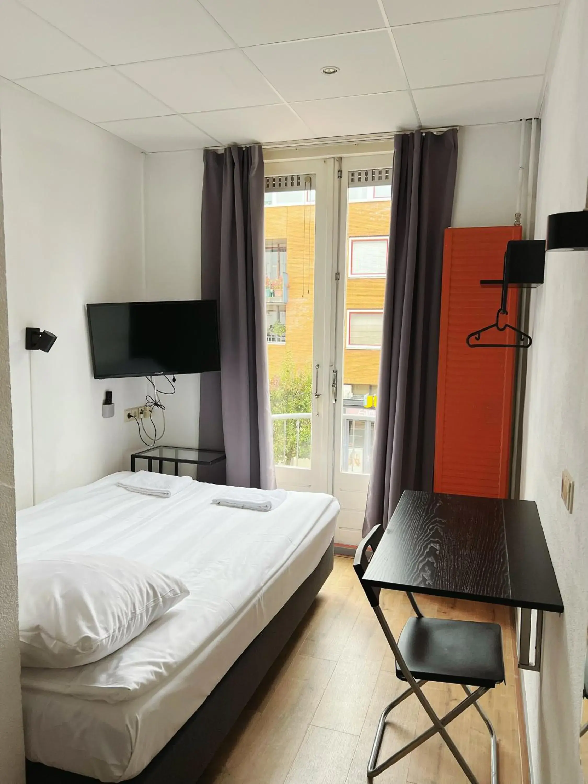 Small Double Room - single occupancy in CoronaZeist-Utrecht NL Small Double Room - single occupancy in CoronaZeist-Utrecht NL