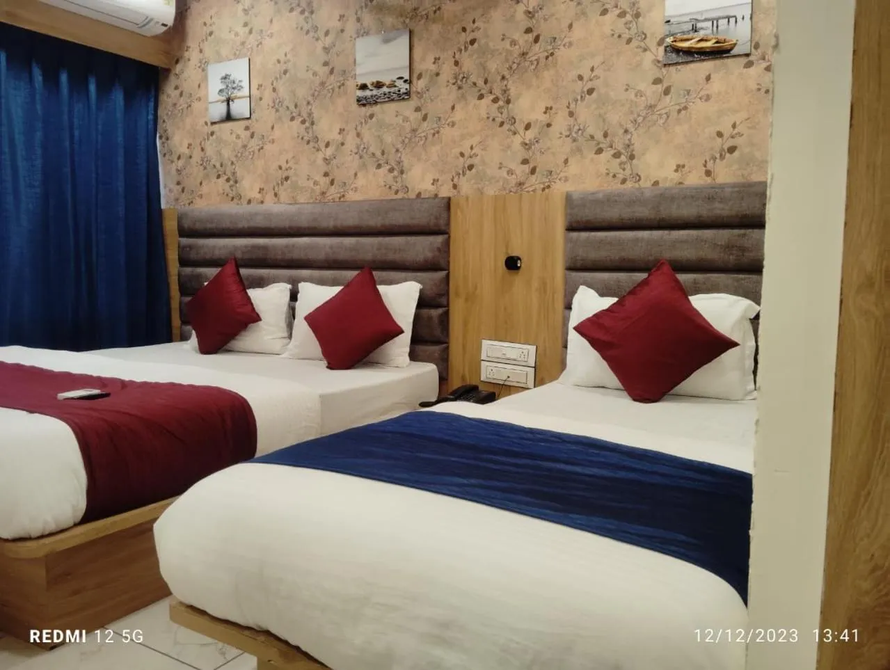 Bed in Hotel Mahaveer