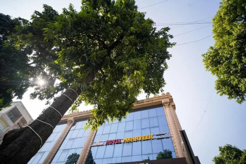 Property building in Hotel Mahaveer Property building in Hotel Mahaveer