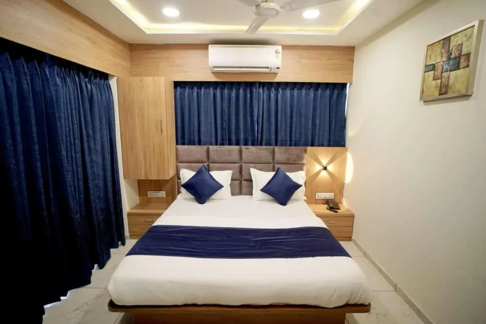 Bedroom, Bed in Hotel Mahaveer