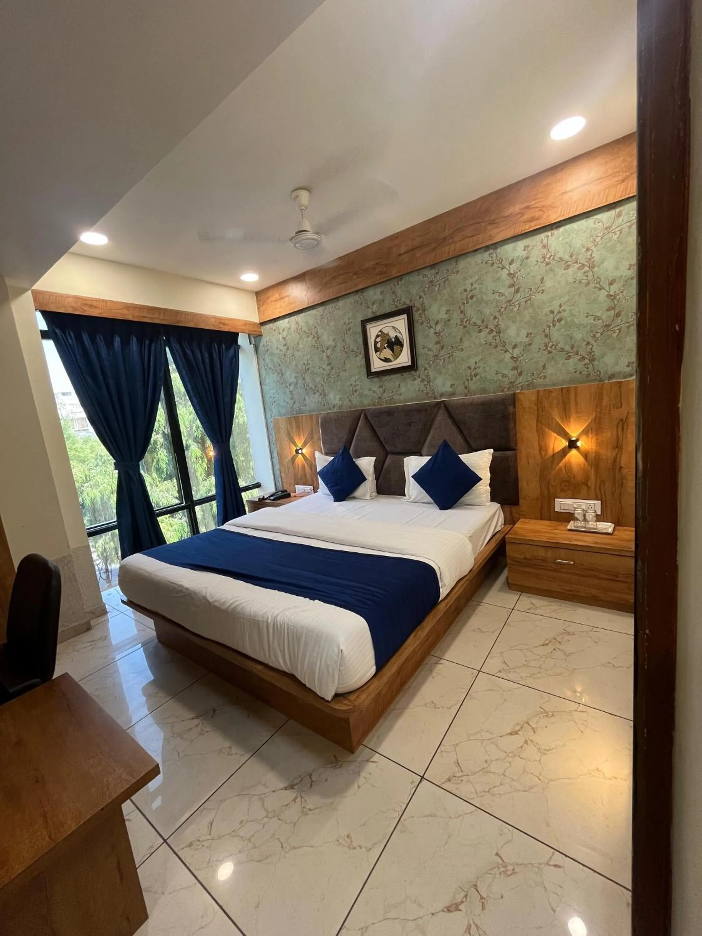 Bedroom, Bed in Hotel Mahaveer