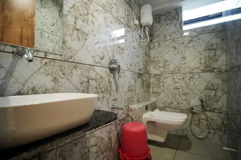 Shower in Hotel Mahaveer