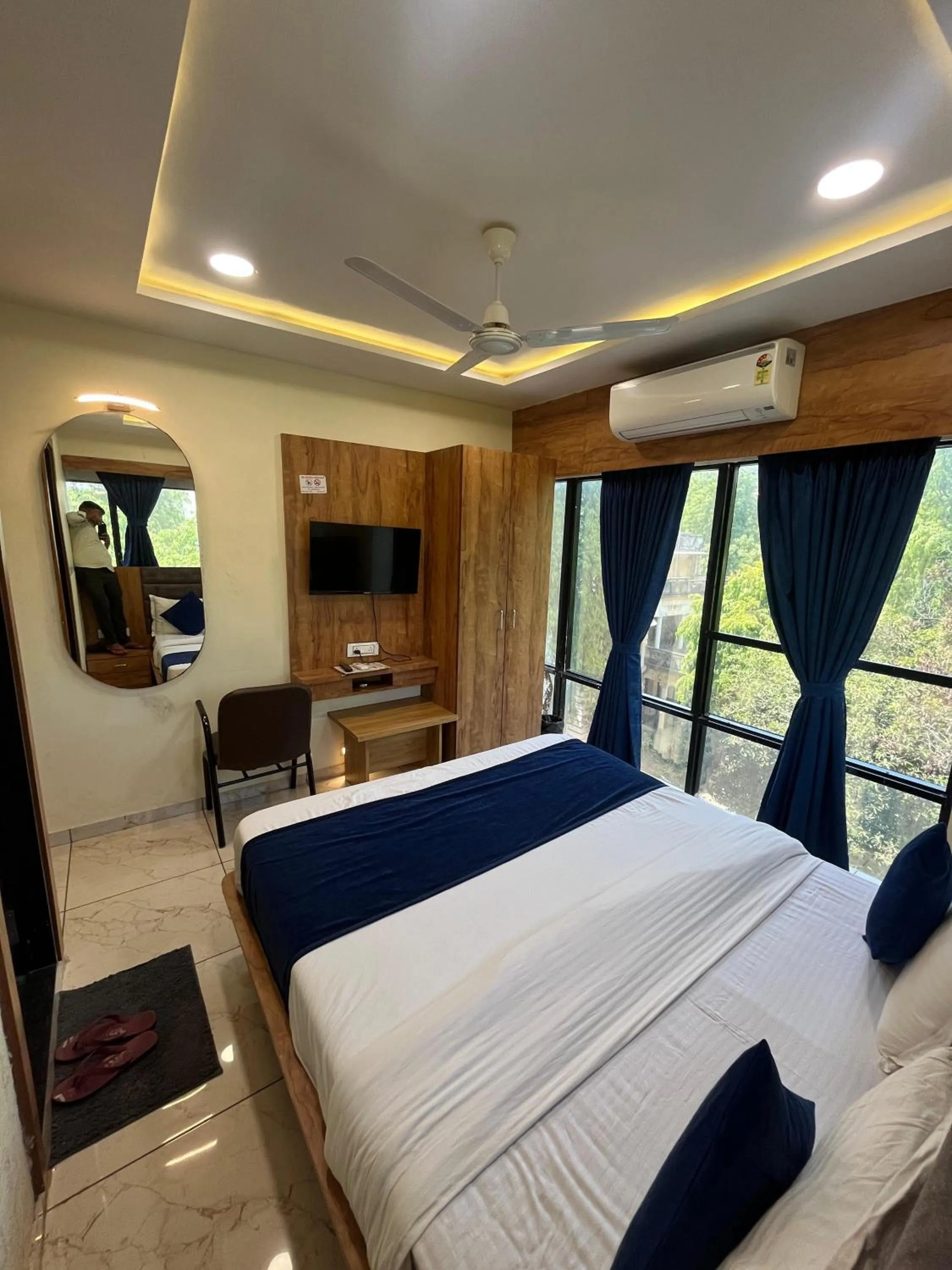 View (from property/room), Bed in Hotel Mahaveer