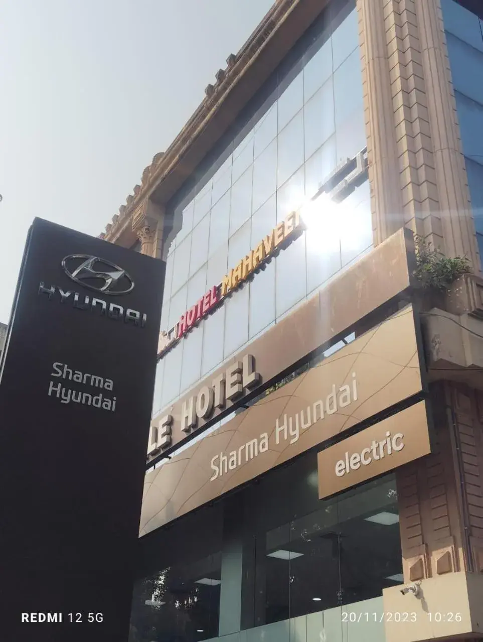 Property building in Hotel Mahaveer Property building in Hotel Mahaveer