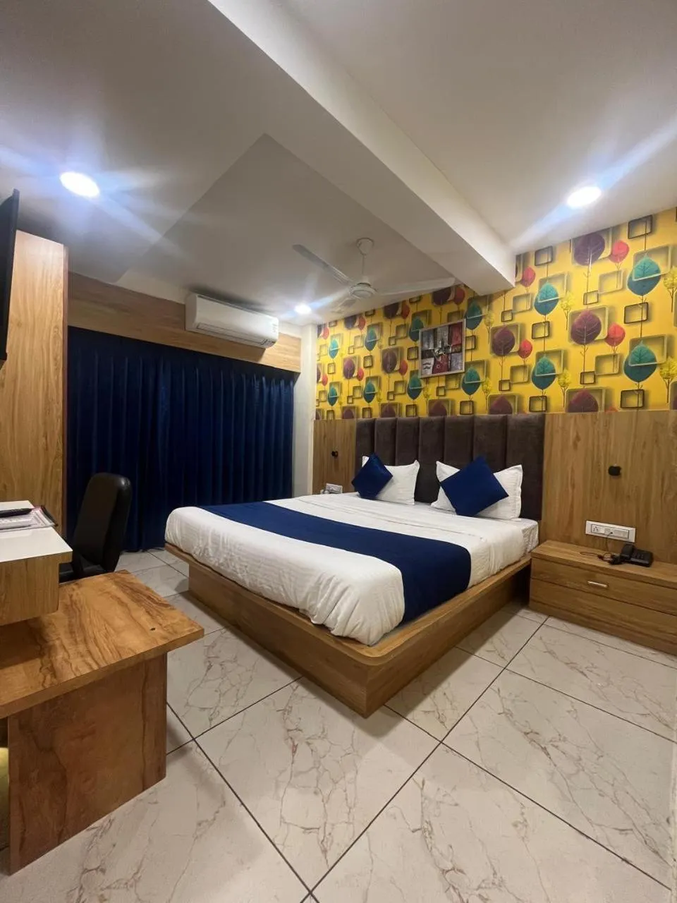 Bedroom, Bed in Hotel Mahaveer