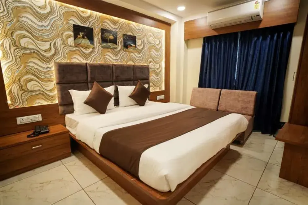 Bedroom, Bed in Hotel Mahaveer Bedroom, Bed in Hotel Mahaveer