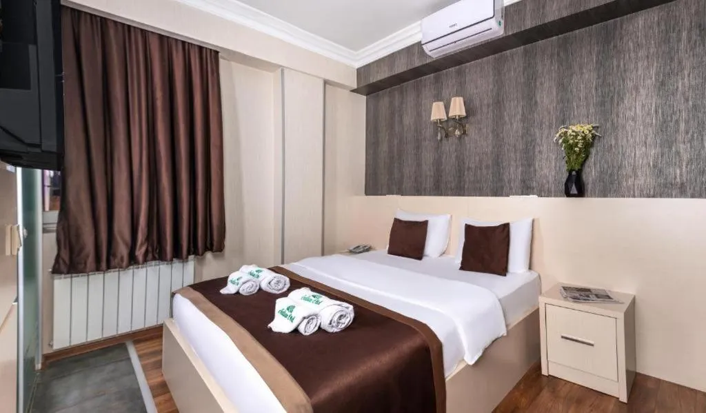 Shower, Bed in Sultan Hotel Tbilisi