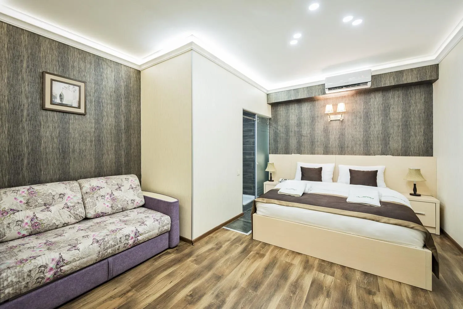 Shower, Bed in Sultan Hotel Tbilisi