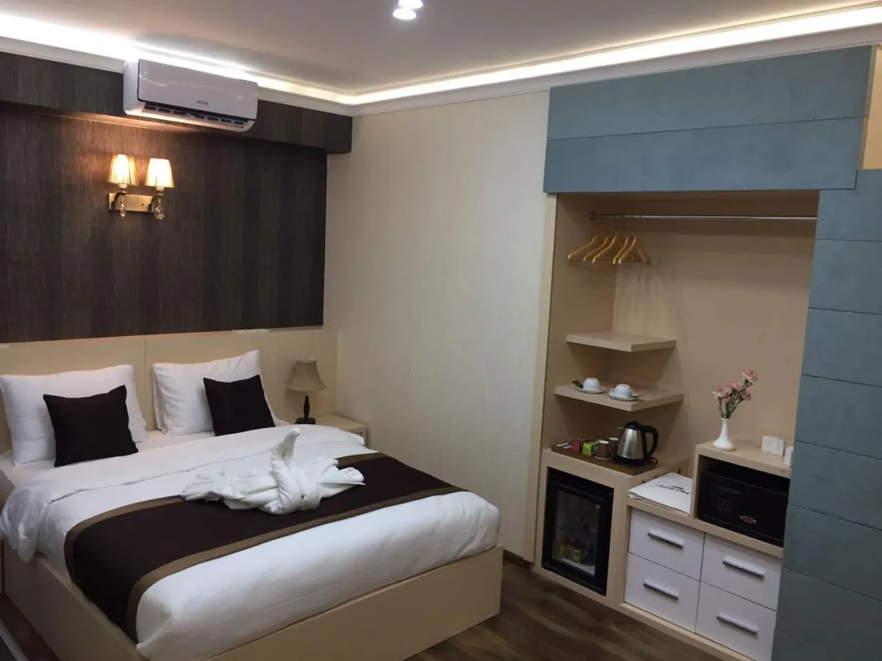 Shower, Bed in Sultan Hotel Tbilisi