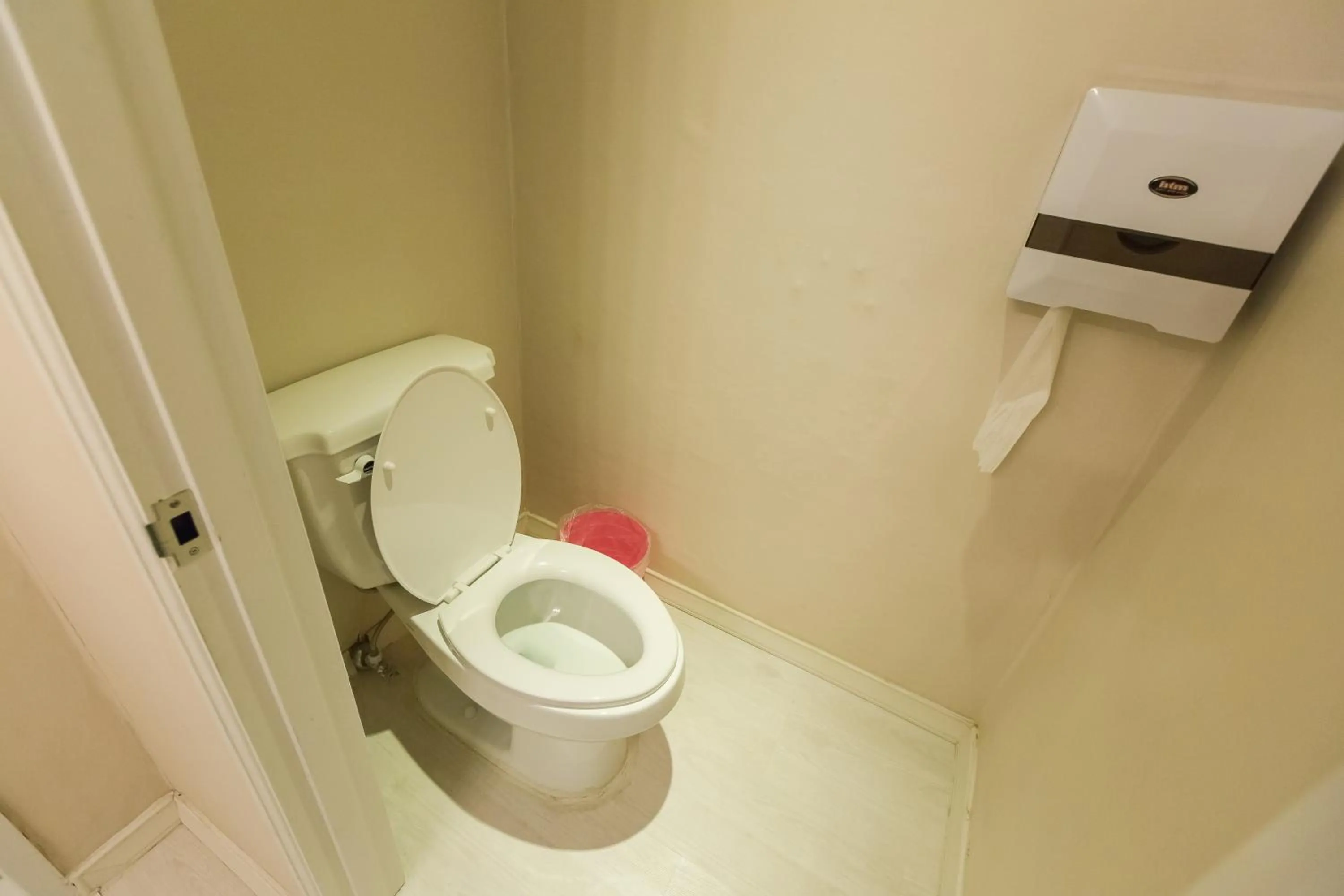 Toilet in CANVAS BLACK Guesthouse