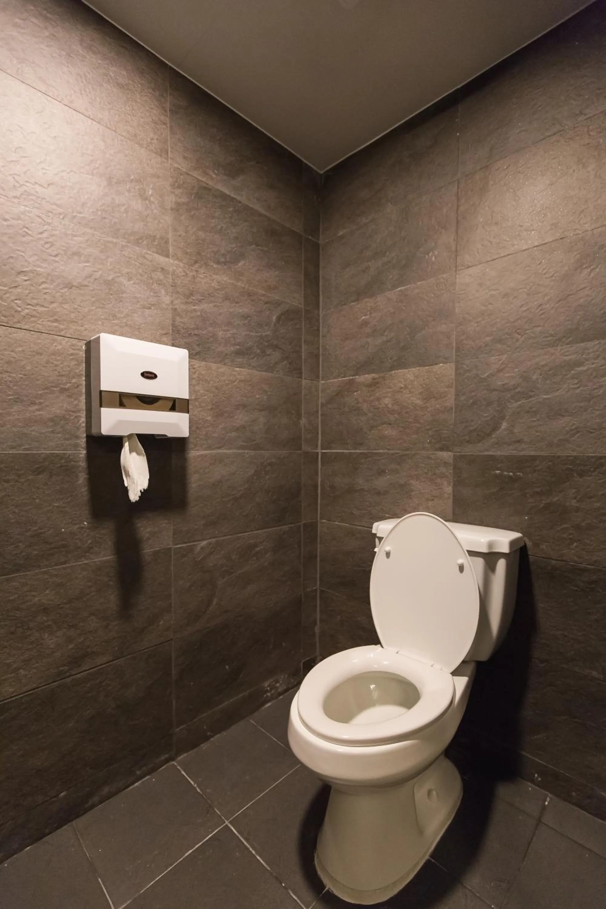 Toilet in CANVAS BLACK Guesthouse