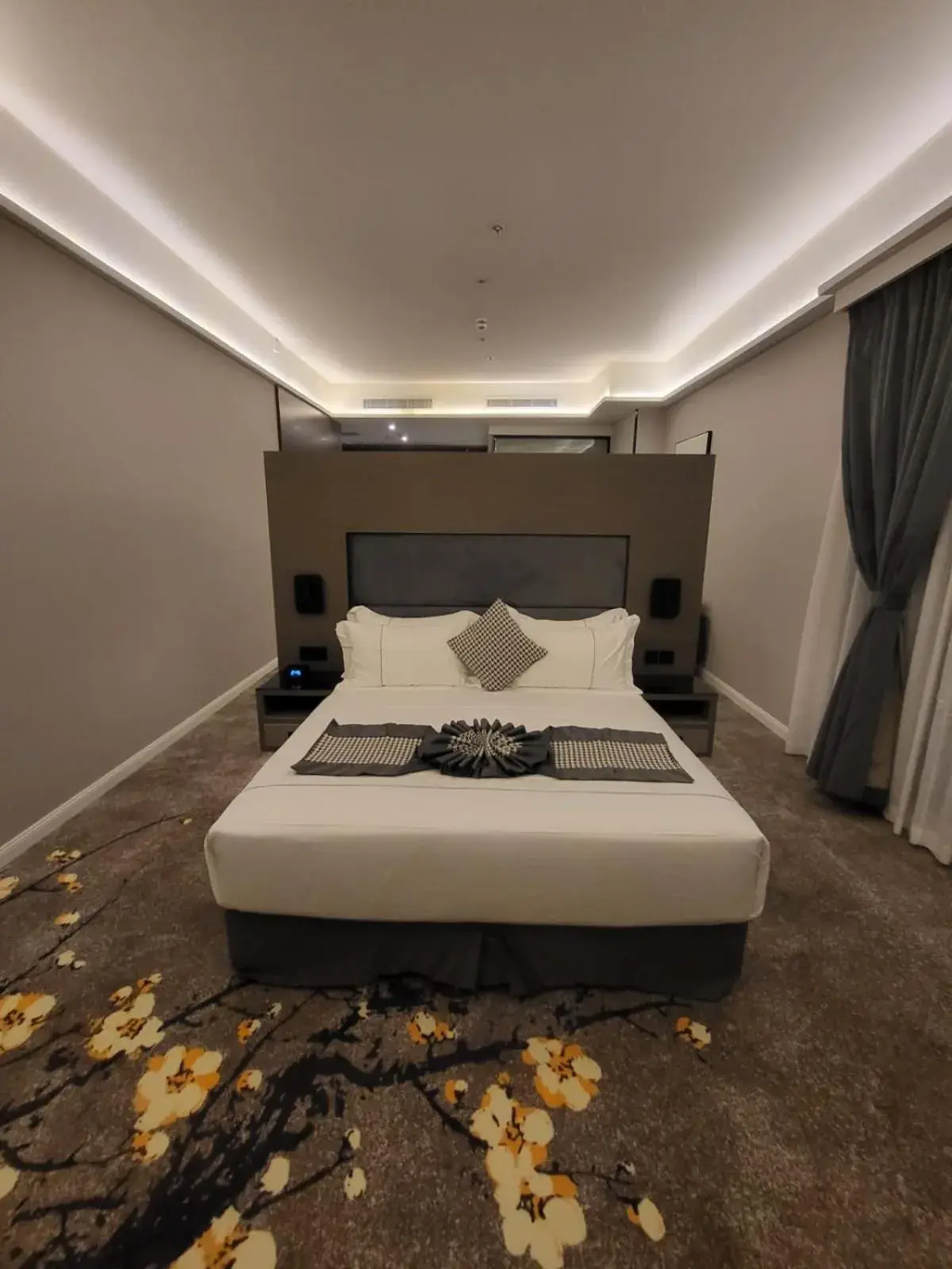 Bedroom, Bed in Msharef Almoden hotel Bedroom, Bed in Msharef Almoden hotel