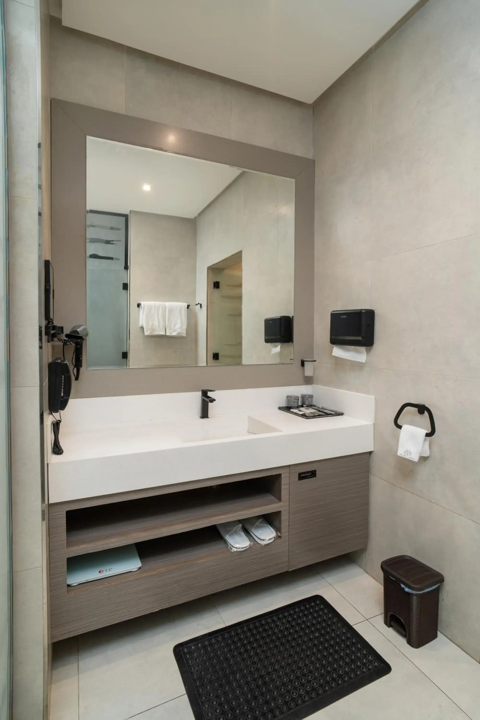 Bathroom in Msharef Almoden hotel Bathroom in Msharef Almoden hotel