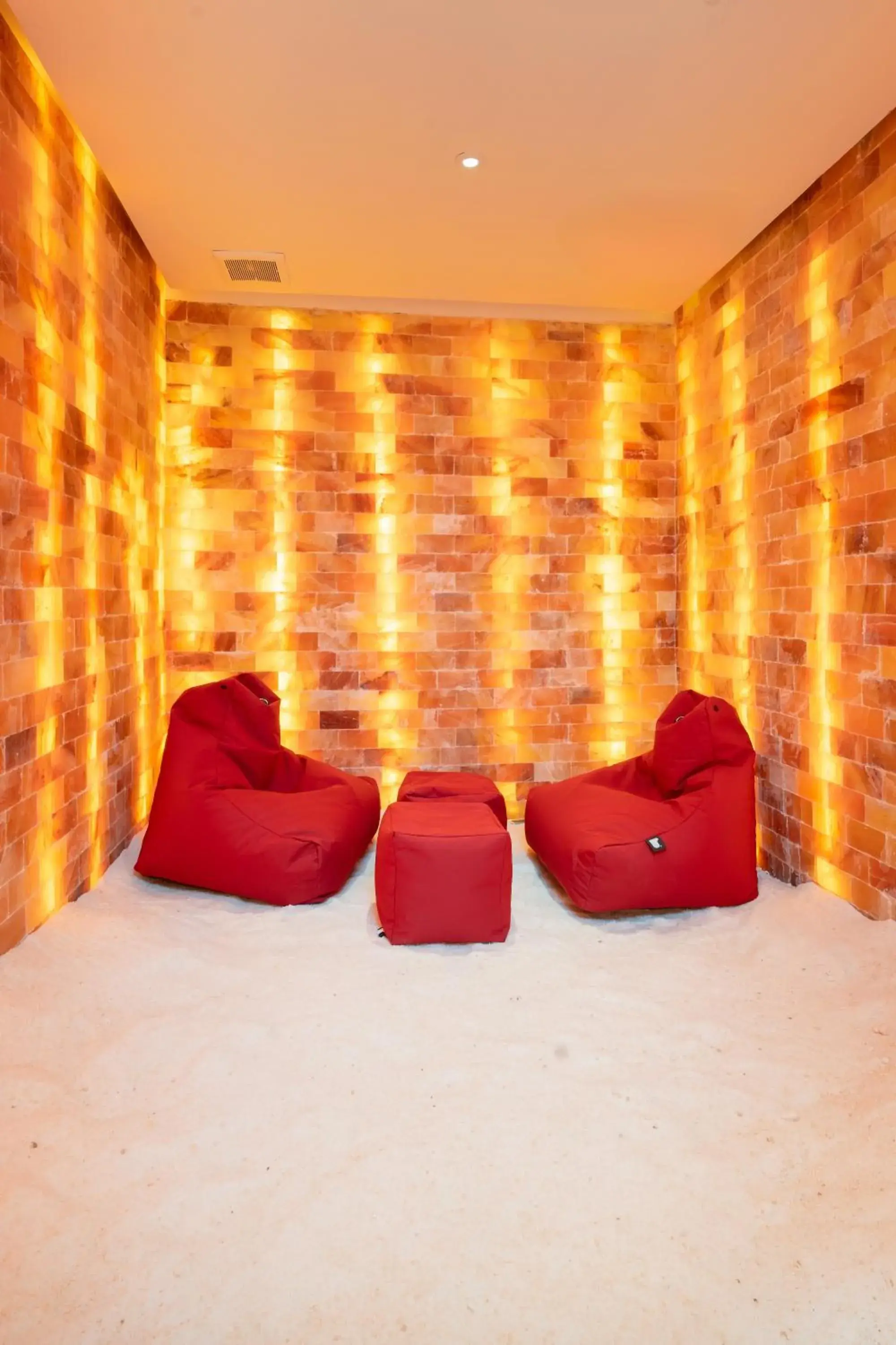 Massage, Bed in Msharef Almoden hotel Massage, Bed in Msharef Almoden hotel