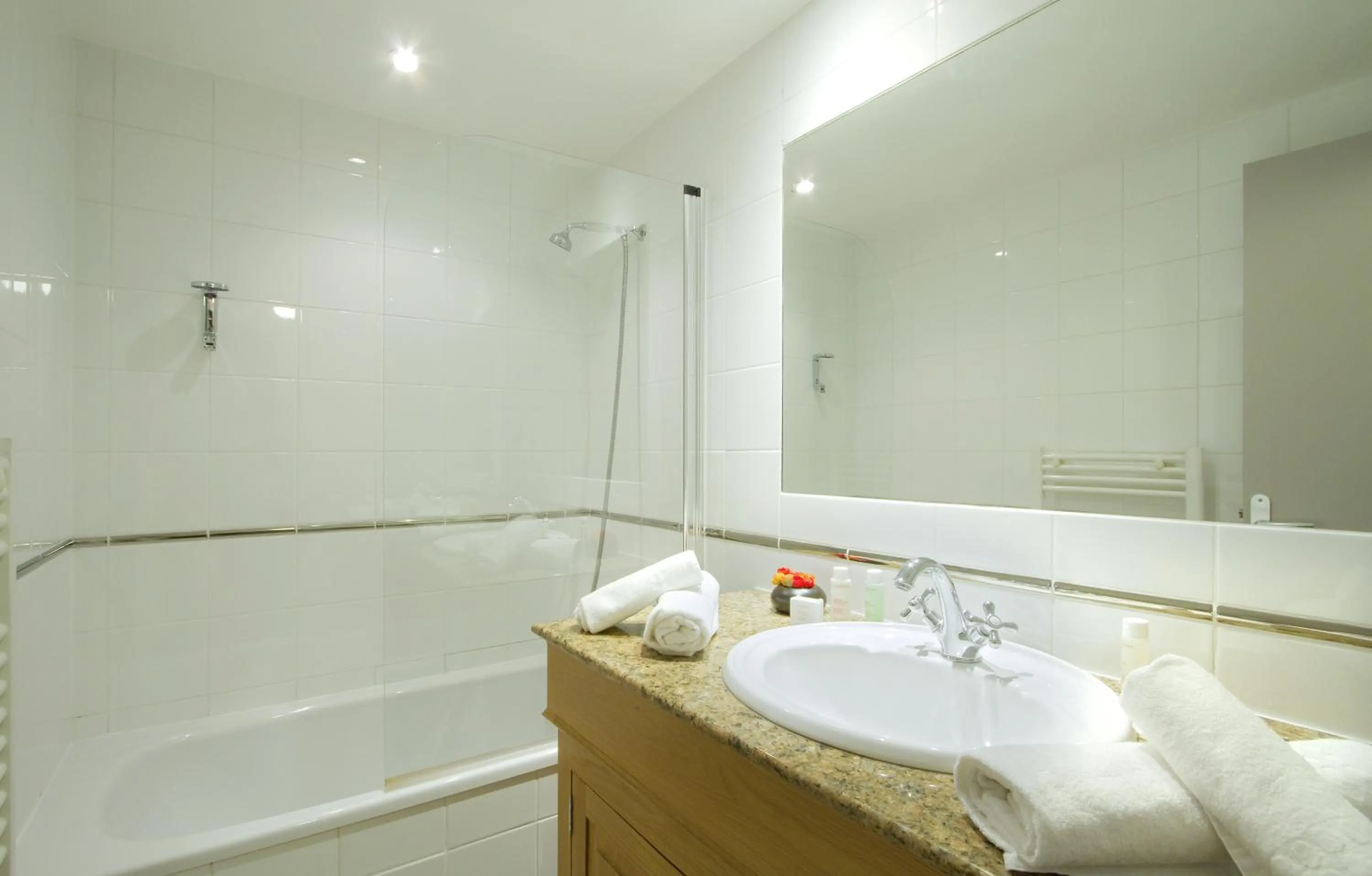 Bathroom in Odalys Hotel New Solarium