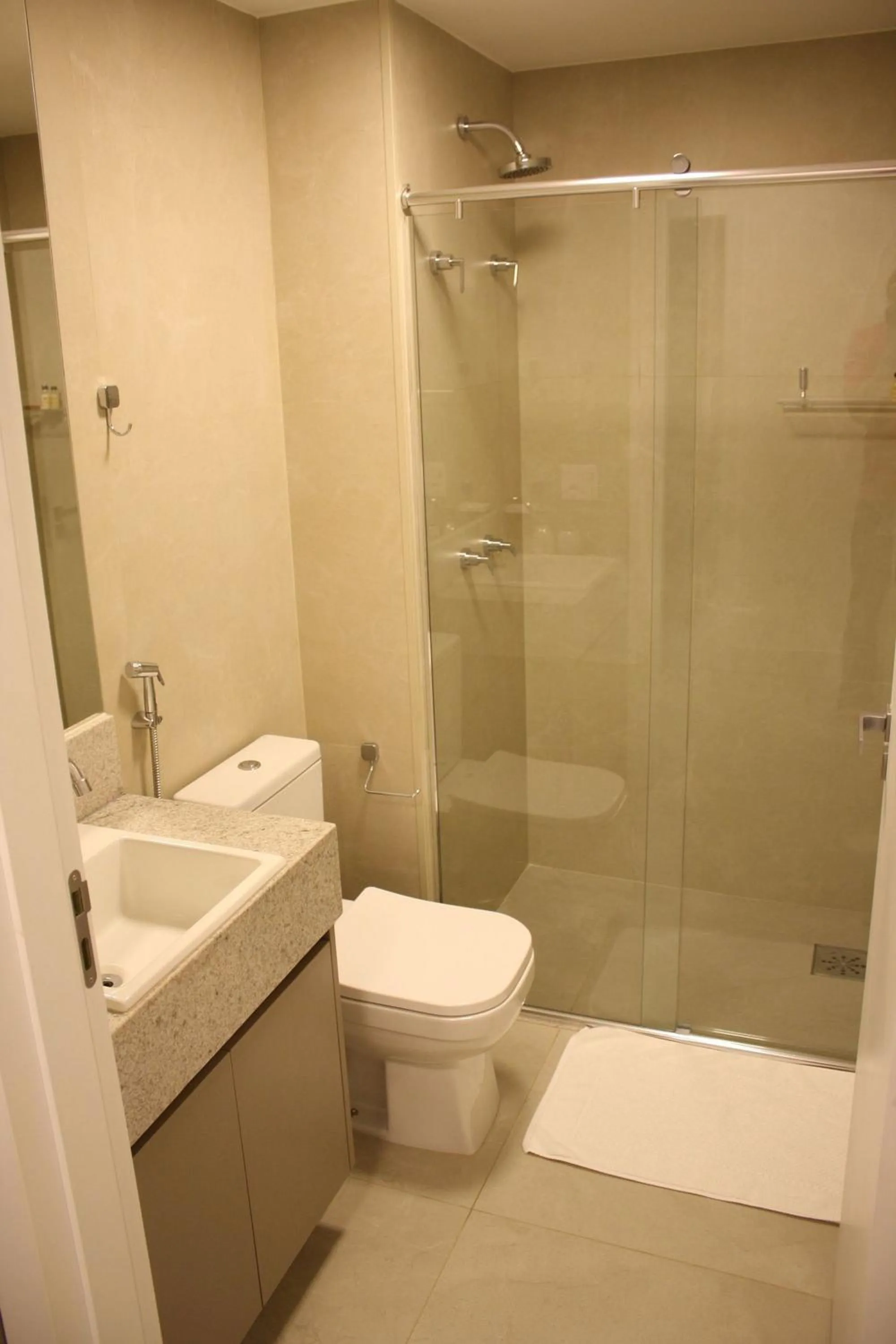 Bathroom in Noroeste Easy by CentoEdez