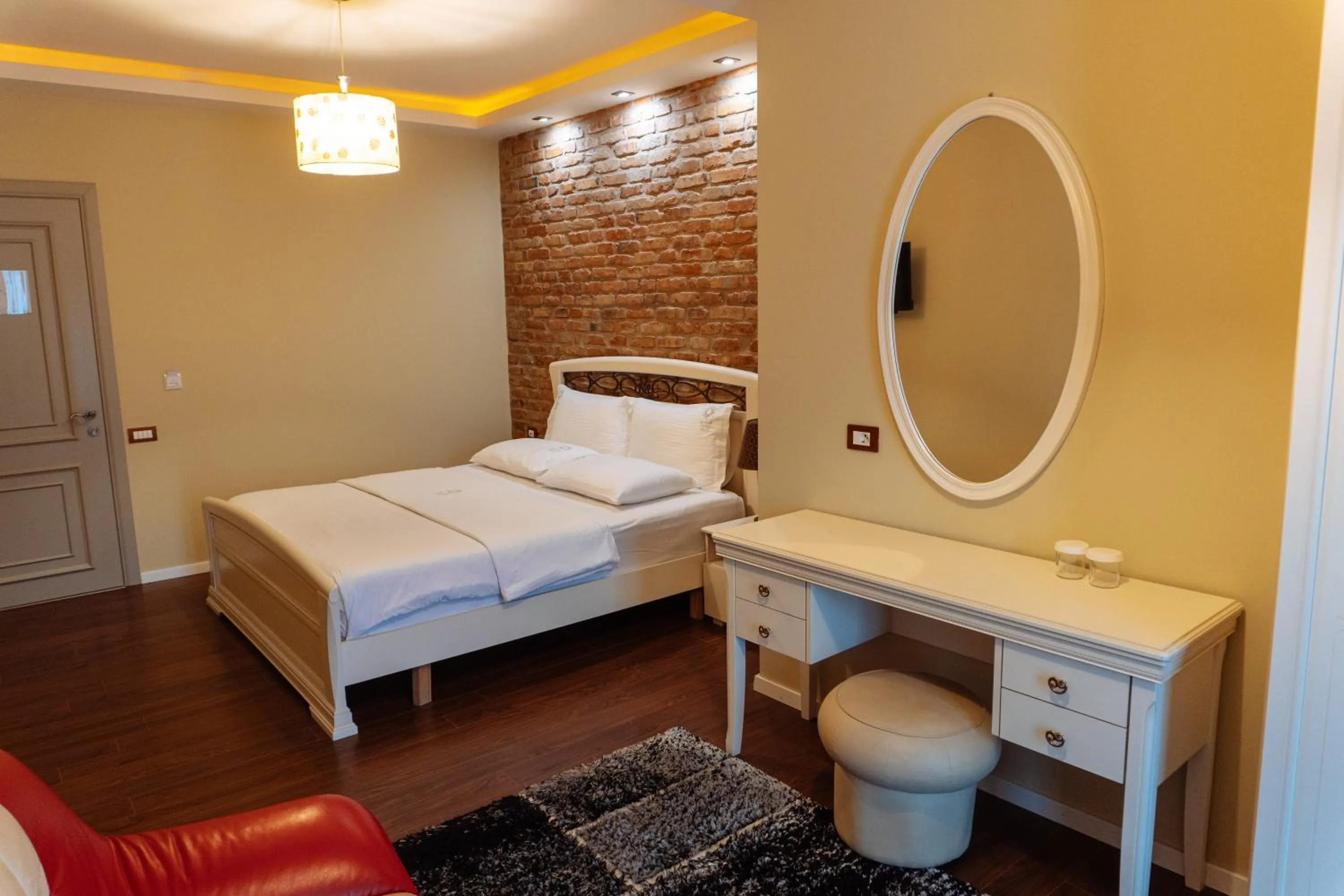 Photo of the whole room, Bed in Casta Diva Boutique Hotel