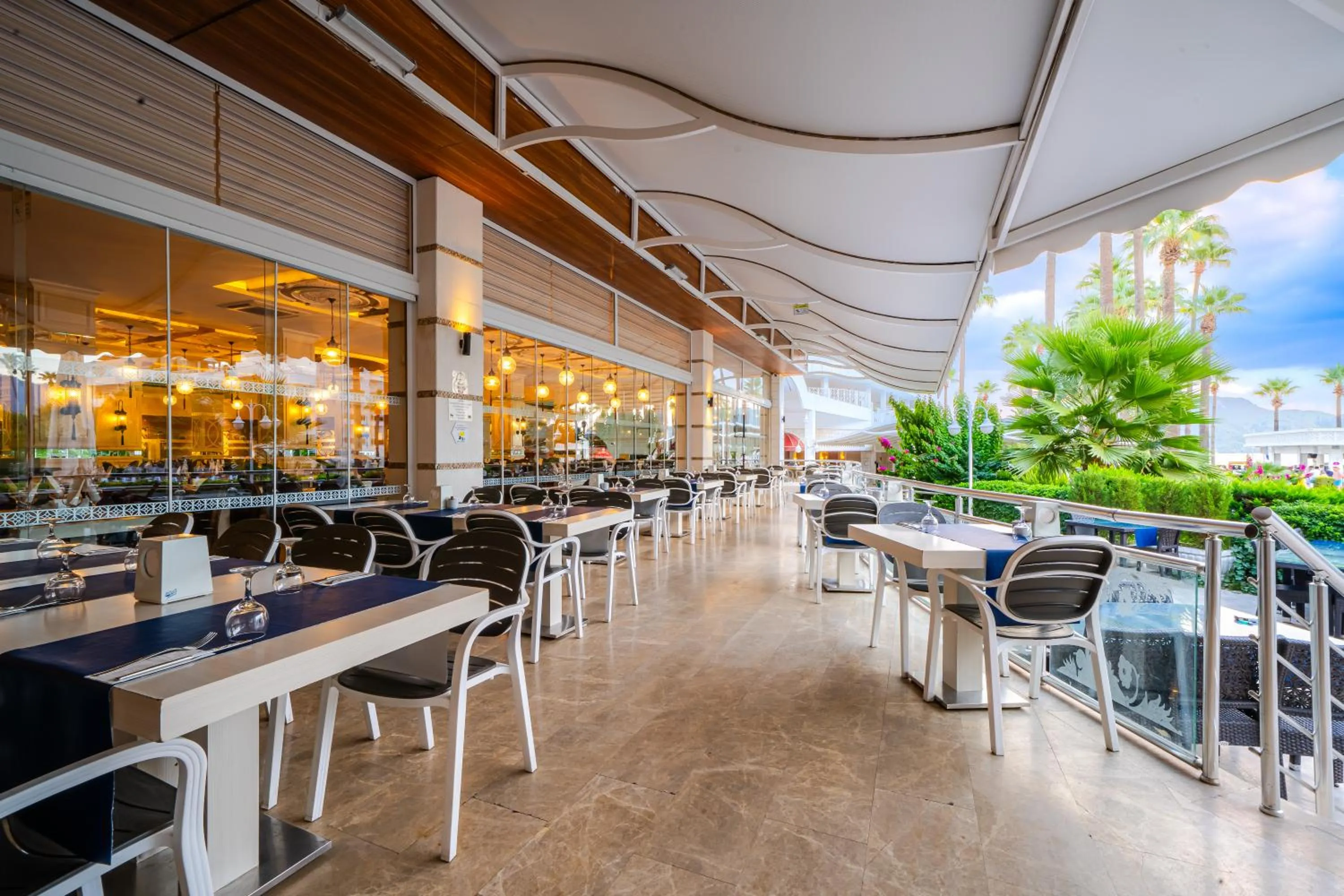 Restaurant/places to eat in Prime Beach Hotel