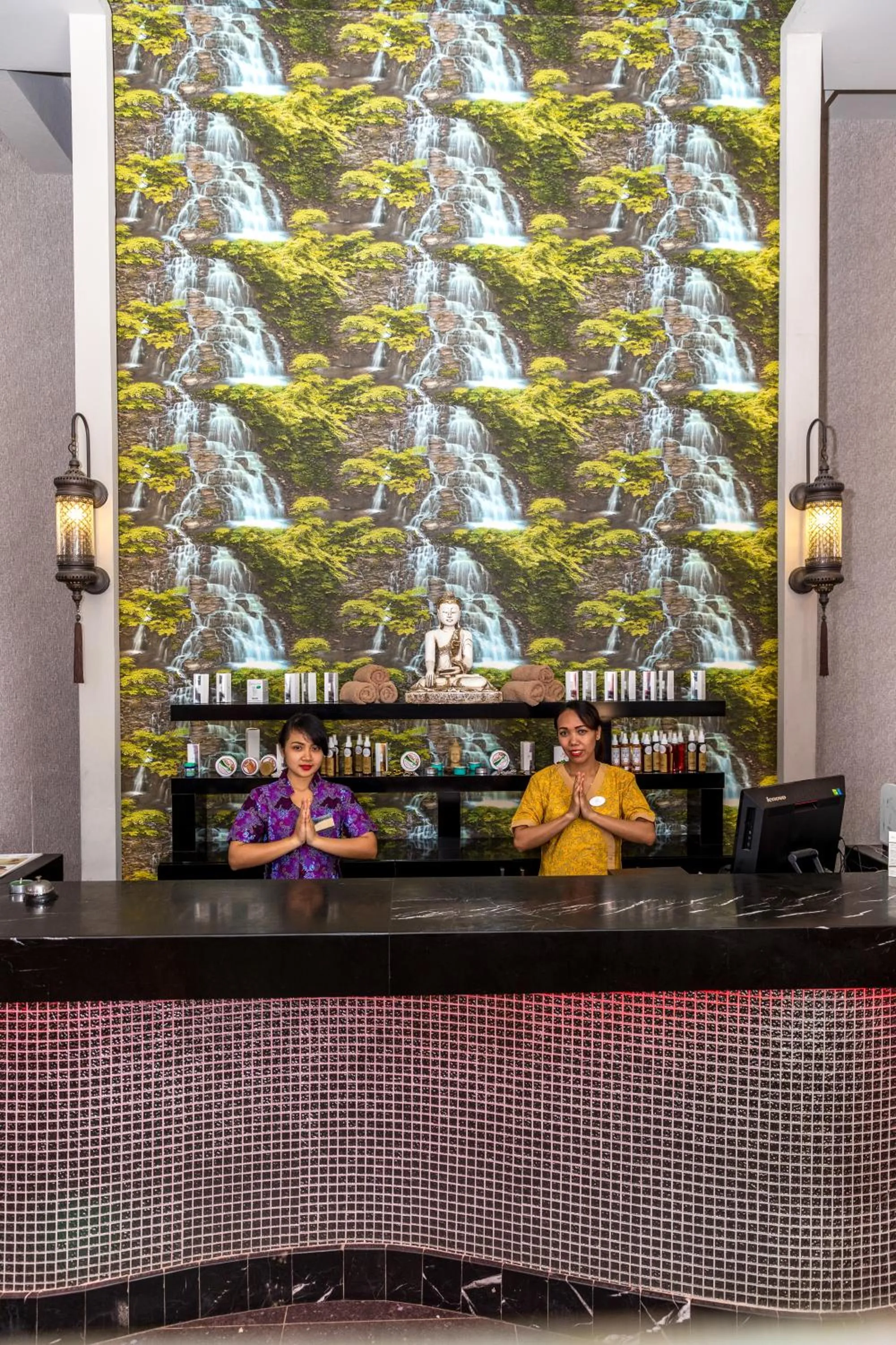 Hot Tub in Prime Beach Hotel